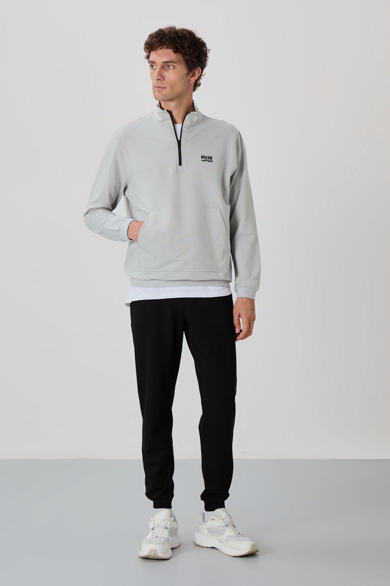 TOMMY Men's Zip-Front Sweatshirt And Pants Set 1