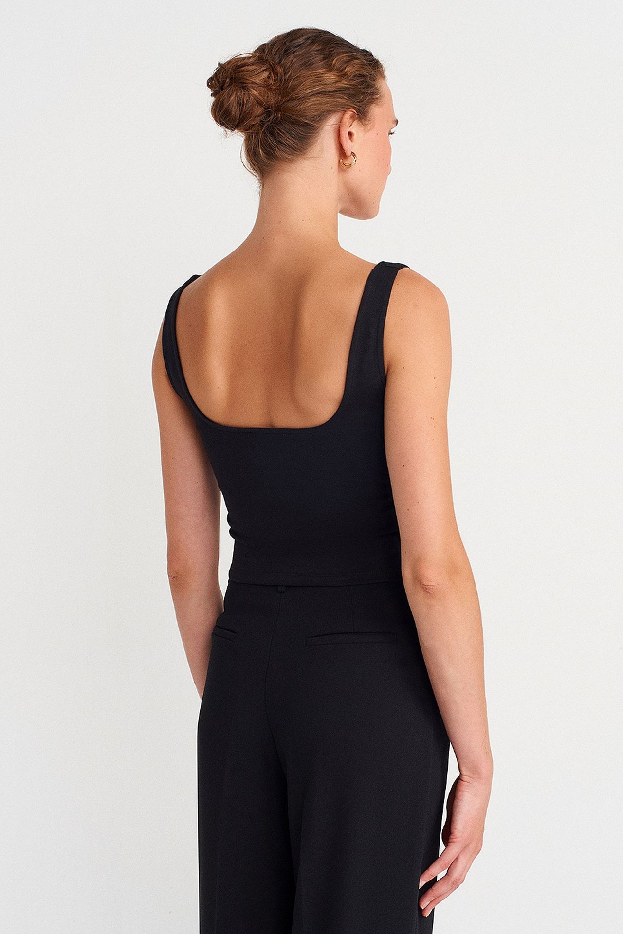 DILVIN Sleeveless Square-Neck Crop Top 2