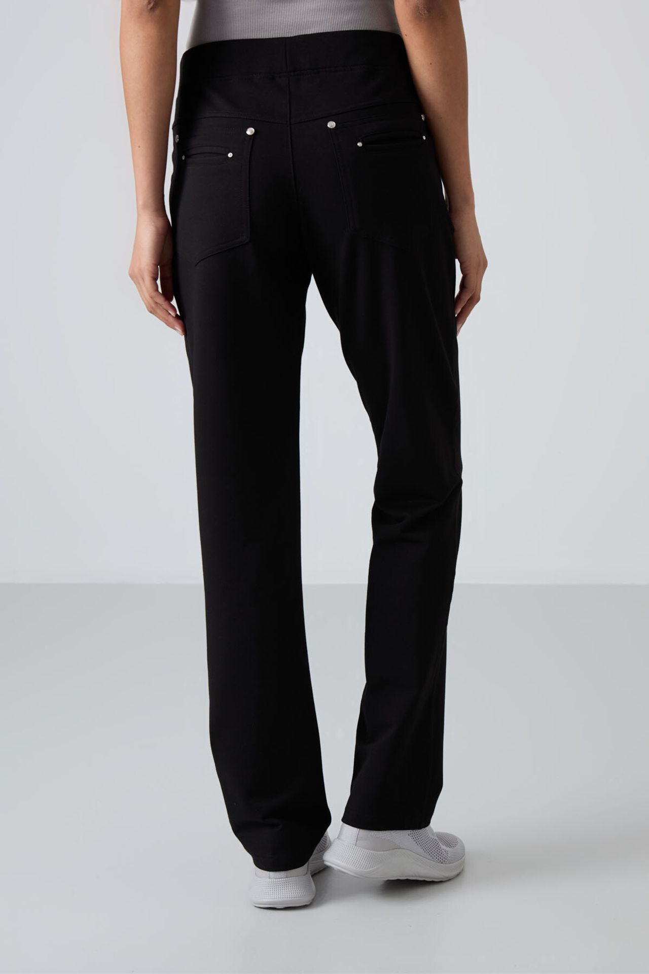 TOMMY Women’s Relaxed Straight-Leg Sweatpants 6