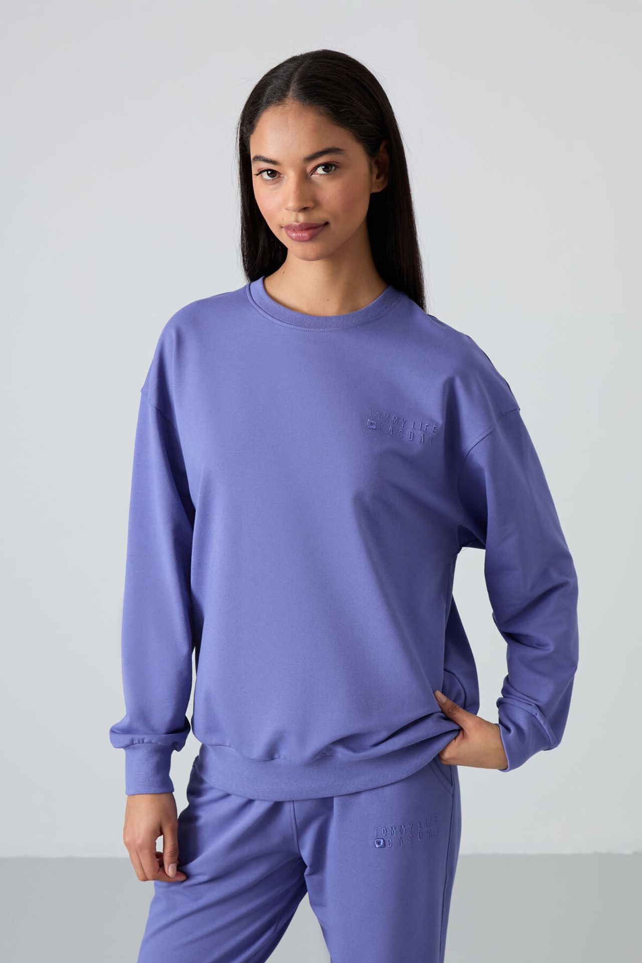 TOMMY Oversized Crew Neck Sweatshirt and Pants Set 6