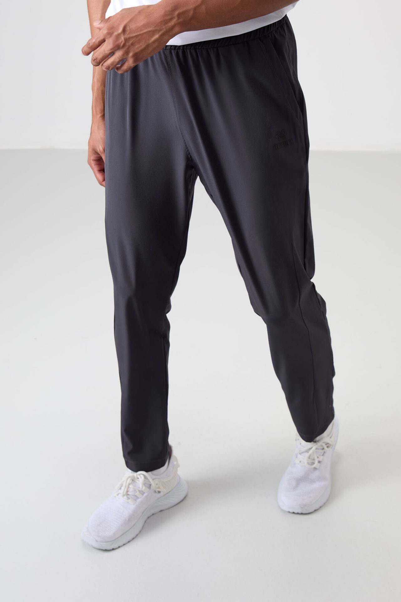 TOMMY Men's Straight-leg Seamless Sweatpants 5
