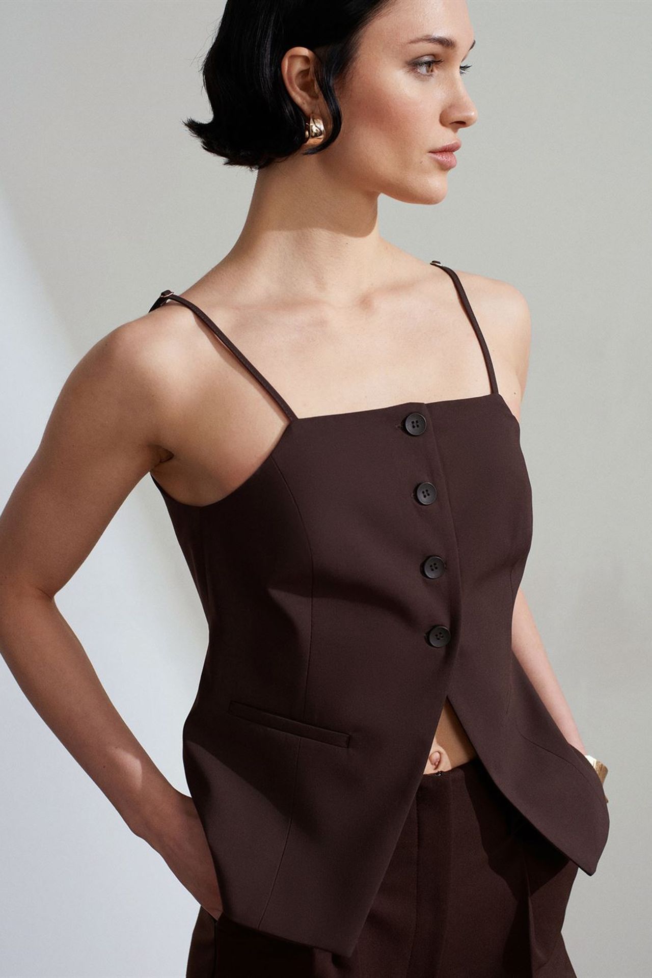 DILVIN Fitted Crepe Waistcoat With Square Collar 3