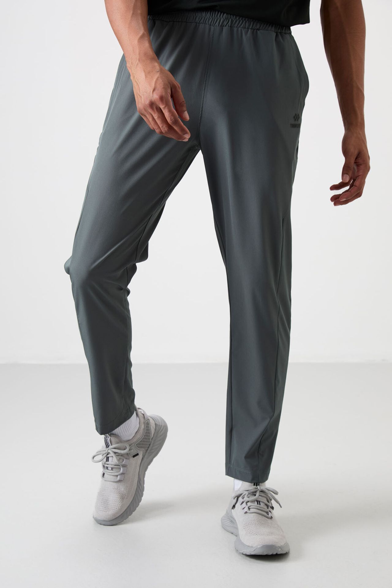 TOMMY Men's Straight-leg Seamless Sweatpants 6