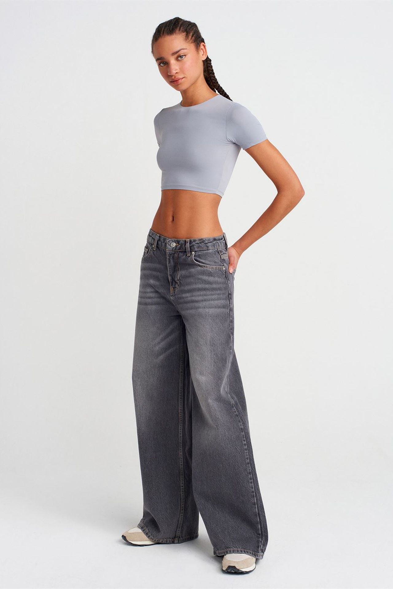 DILVIN Women’s Slim Fit Crop T-Shirt 4