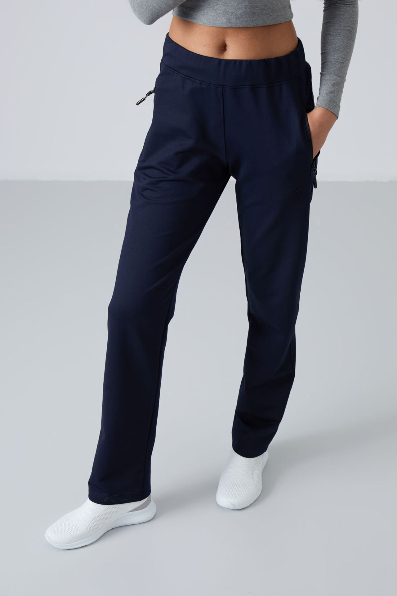 TOMMY Women's Straight-leg Fleece Sweatpants 2