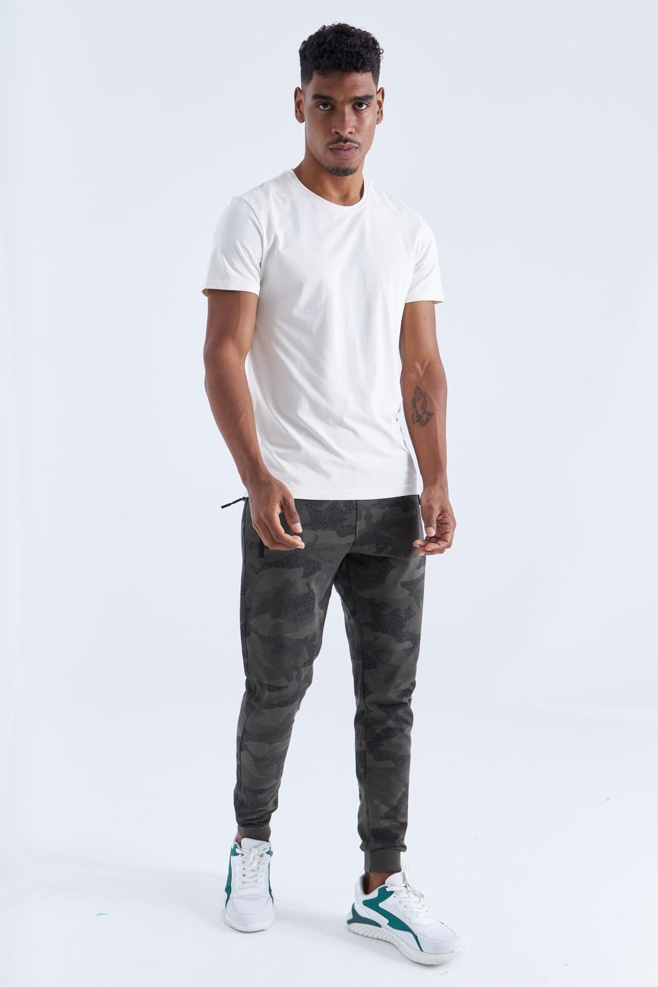 TOMMY Men's Camouflage Slim Fit Sweatpants 5