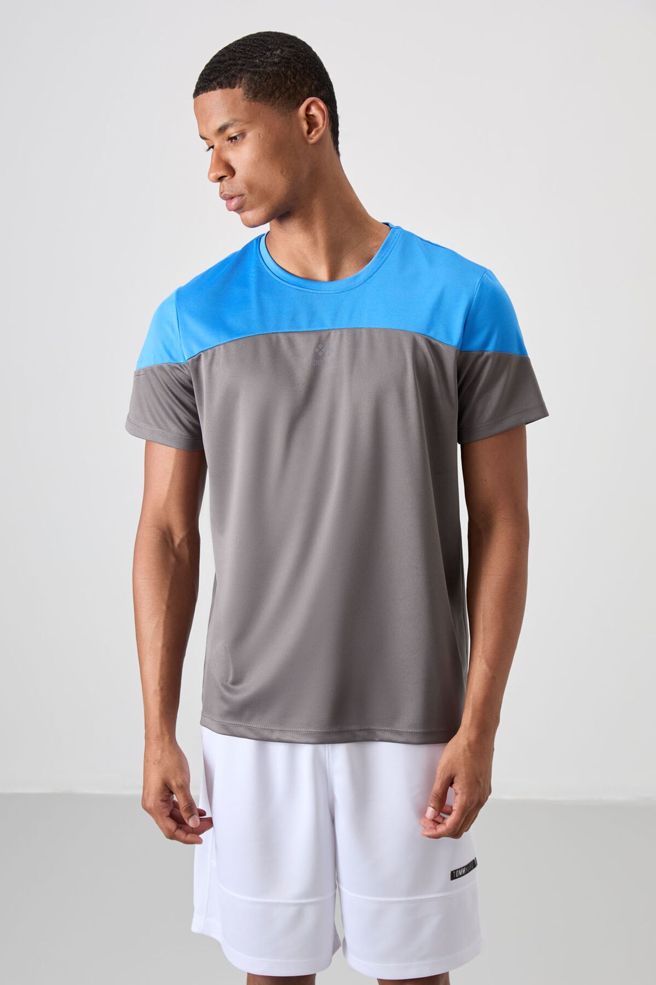 TOMMY Men's Colour-Blocked Crew Neck T-Shirt 1