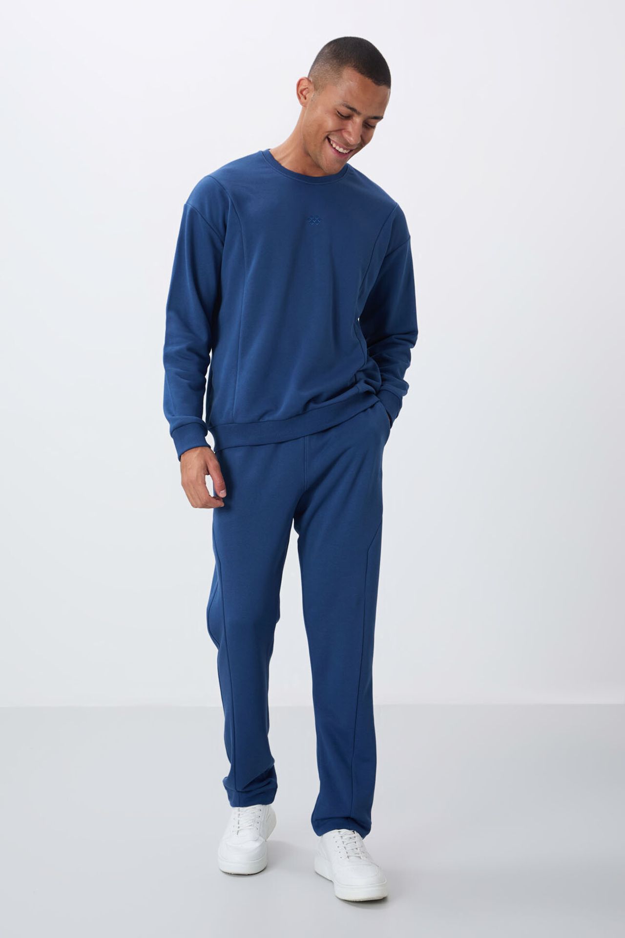 TOMMY Men's Long Sleeve Crew Neck Sweatshirt And Pants Set 1