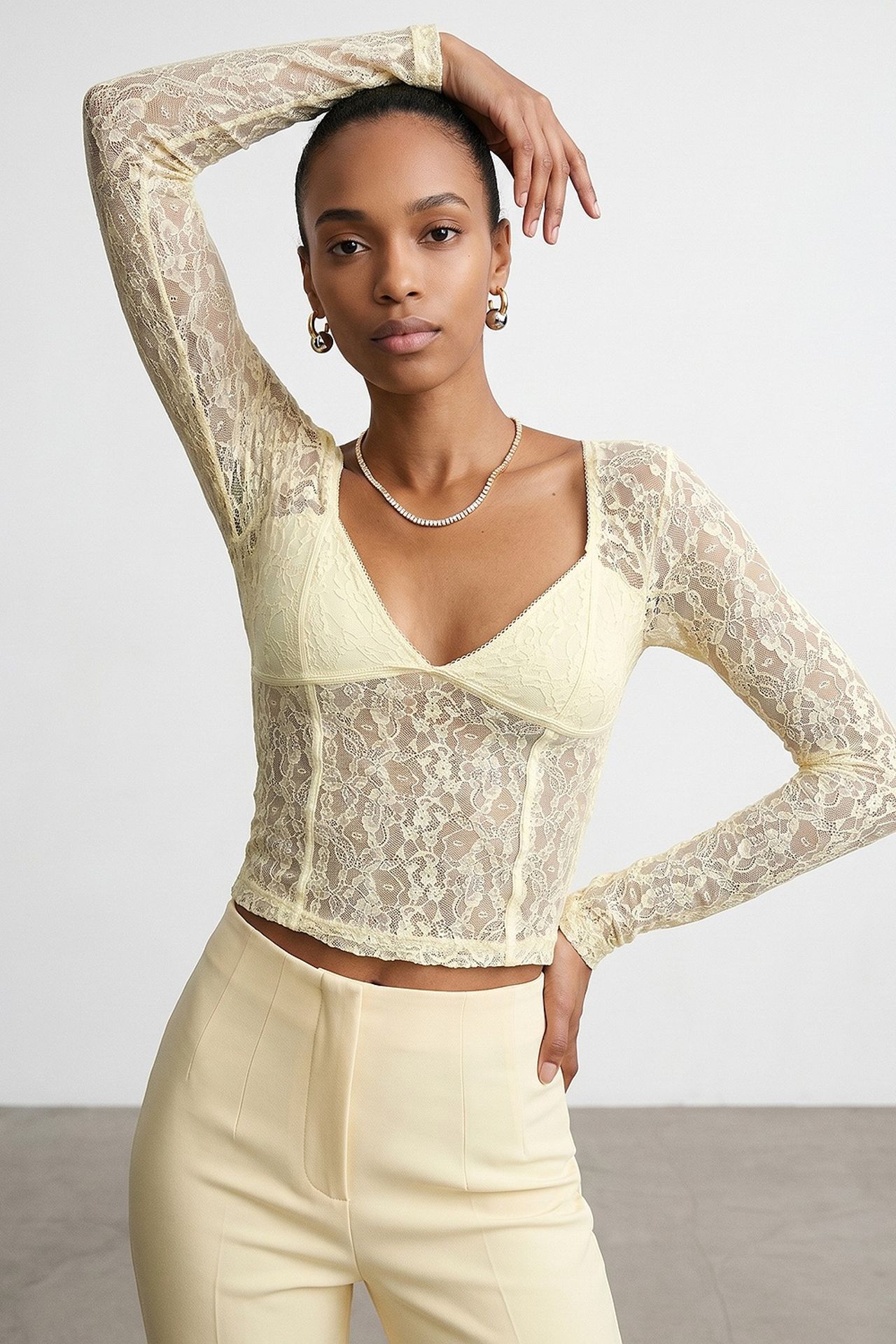 DILVIN Women’s Lace V-neck Long-sleeve Top 3