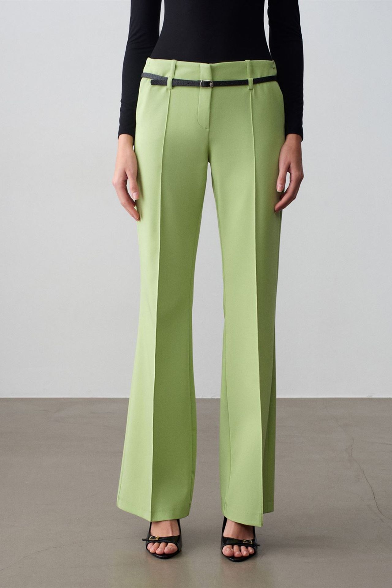 DILVIN Belted Straight-Leg Crepe Trousers 3