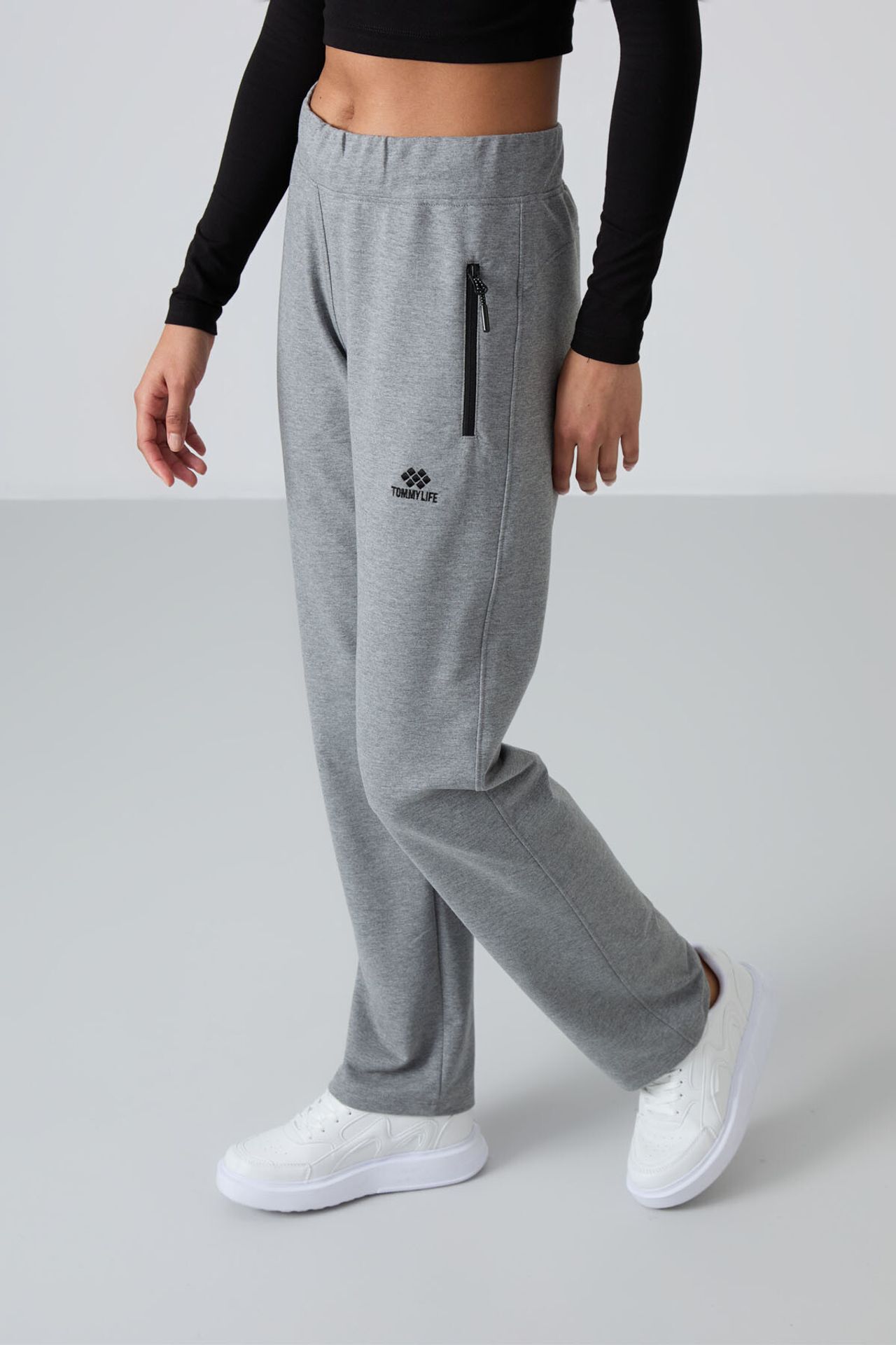 TOMMY Women's Straight-leg Fleece Sweatpants 4