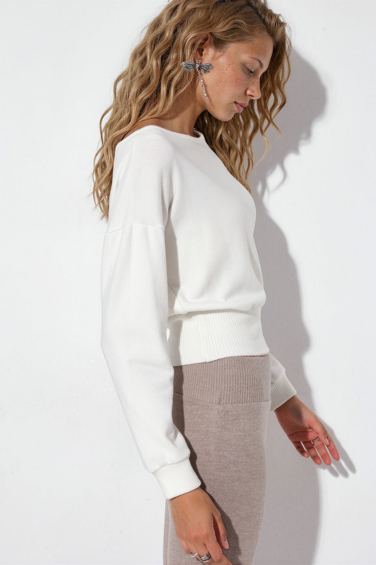 BUSEM Women's Cropped Crew Neck Sweatshirt 2