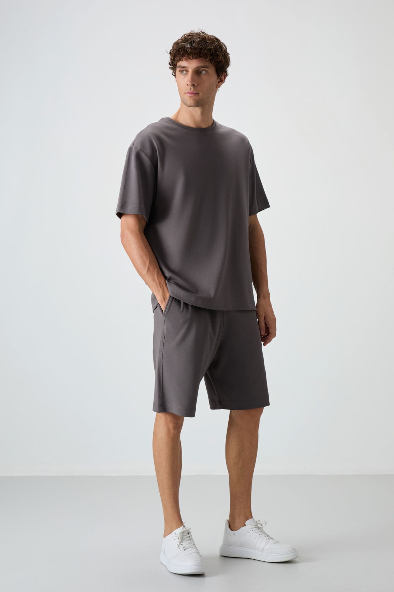 TOMMY Oversized T-Shirt And Shorts Set 1
