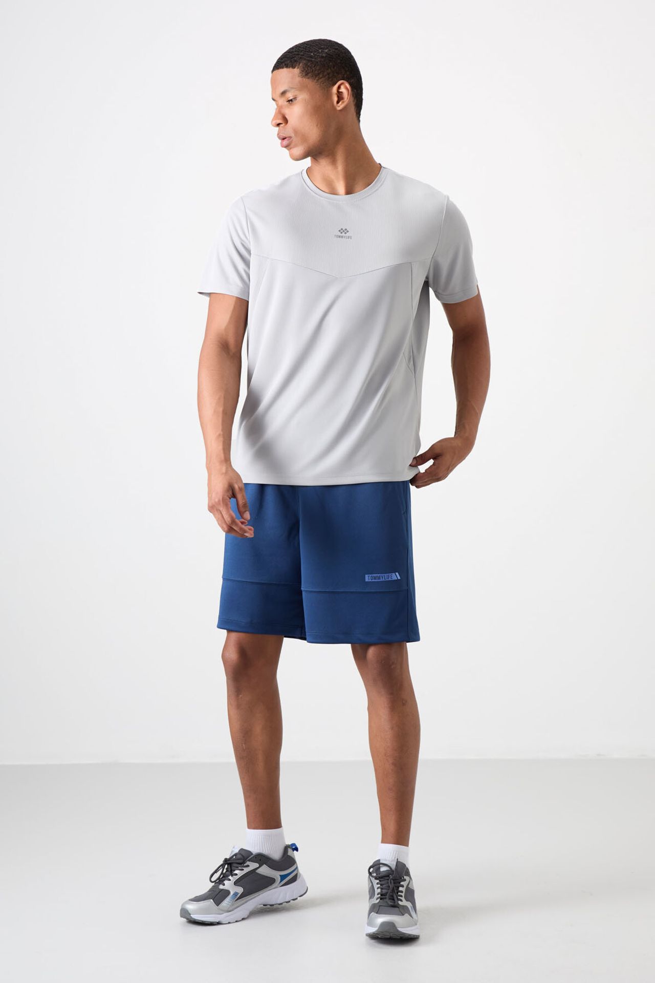 TOMMY Men's Solid Crew Neck T-Shirt 4