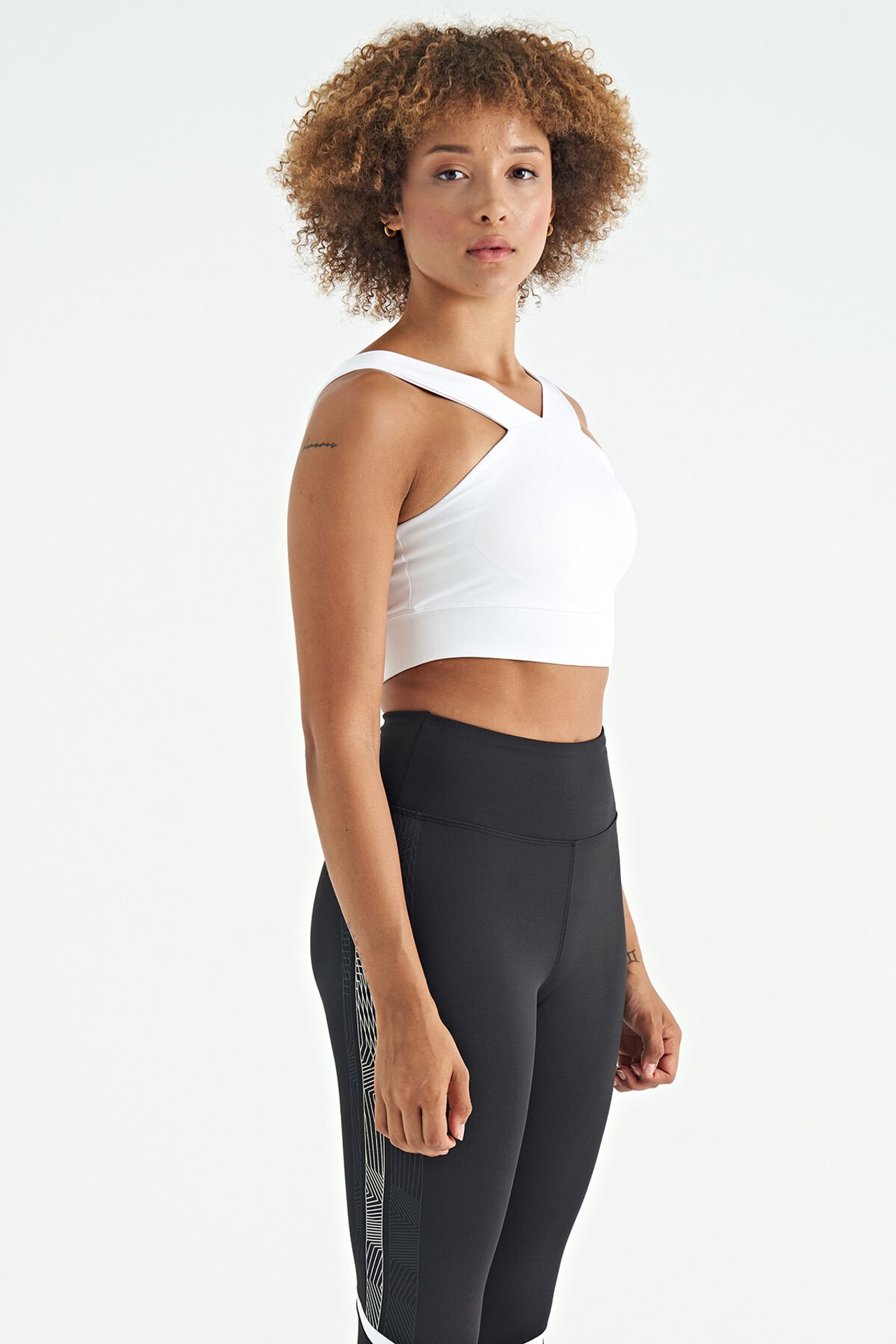 TOMMY Women's Cropped Sleeveless V-neck Sports Top 4