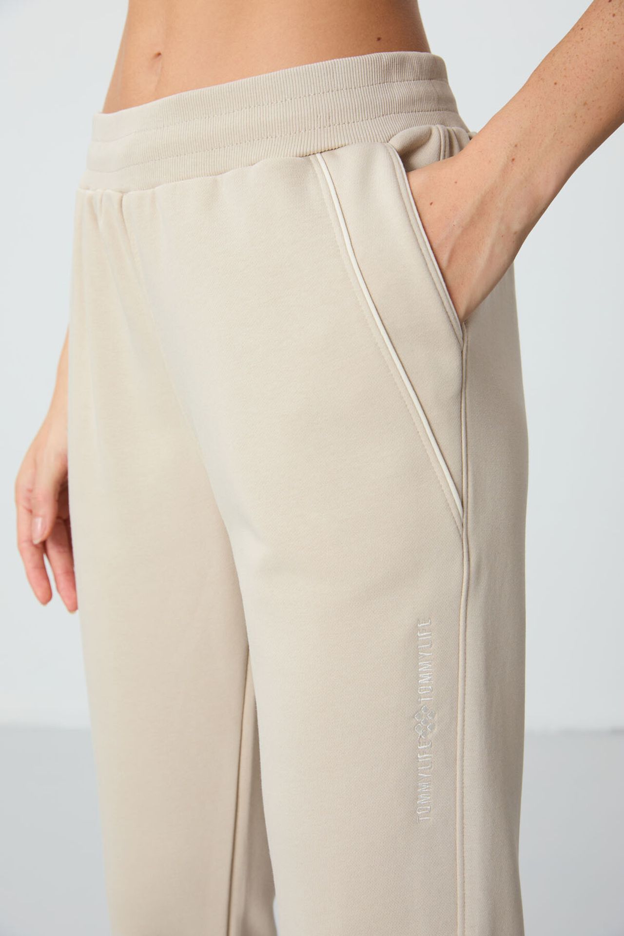 TOMMY Women's Cotton-blend Jogger Sweatpants 4