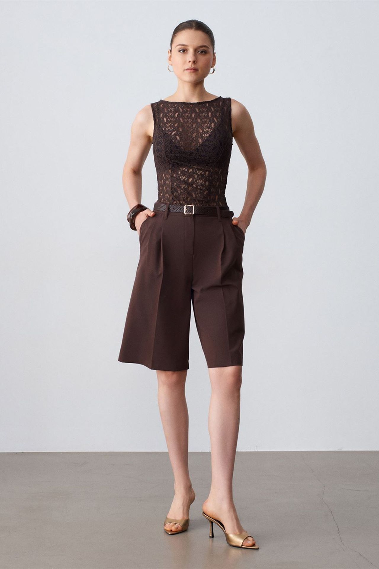 DILVIN Fitted Lace Sleeveless Blouse 4
