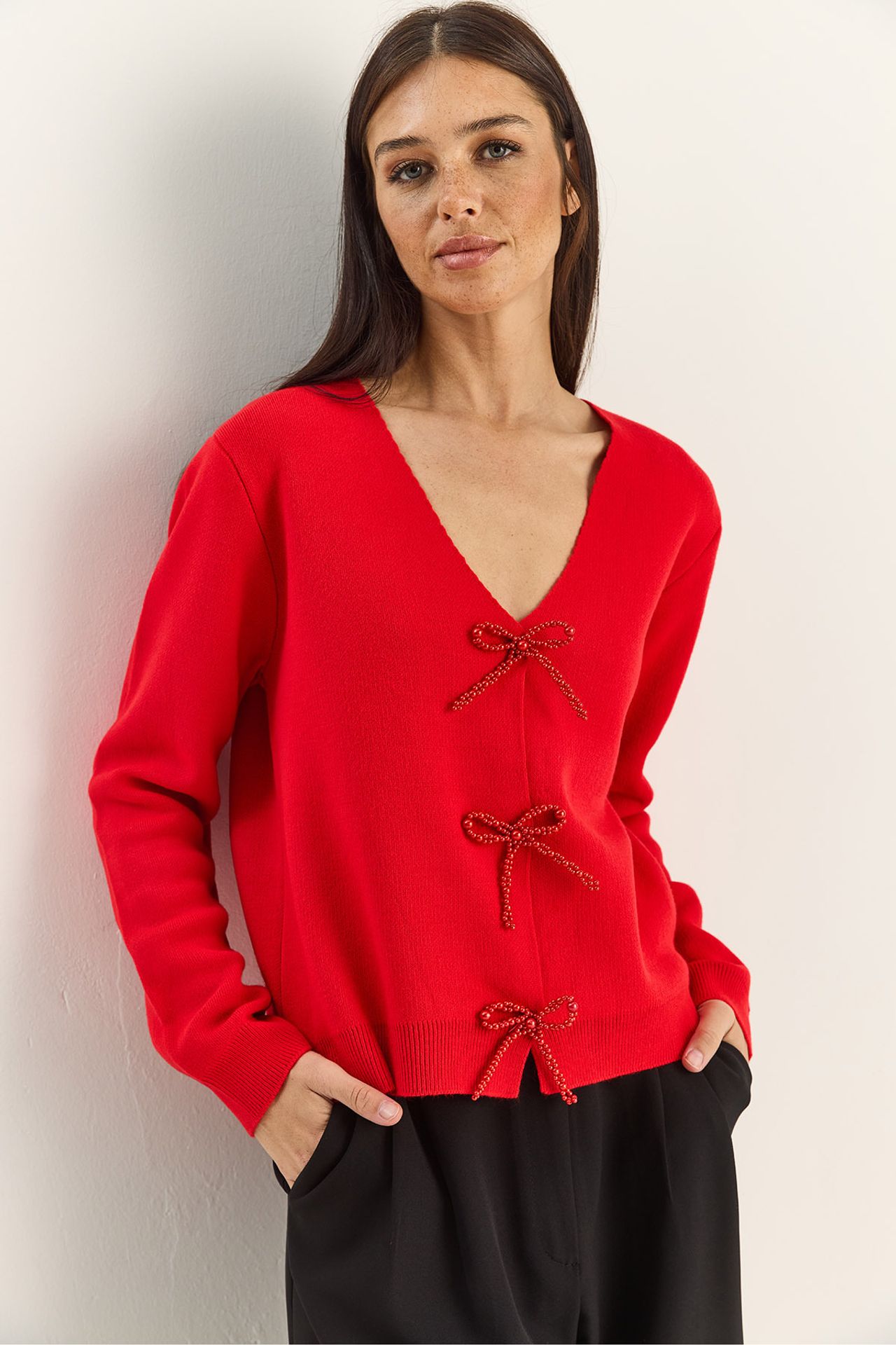 LUCCI Button Detailed Knit V-Neck Cardigan 3