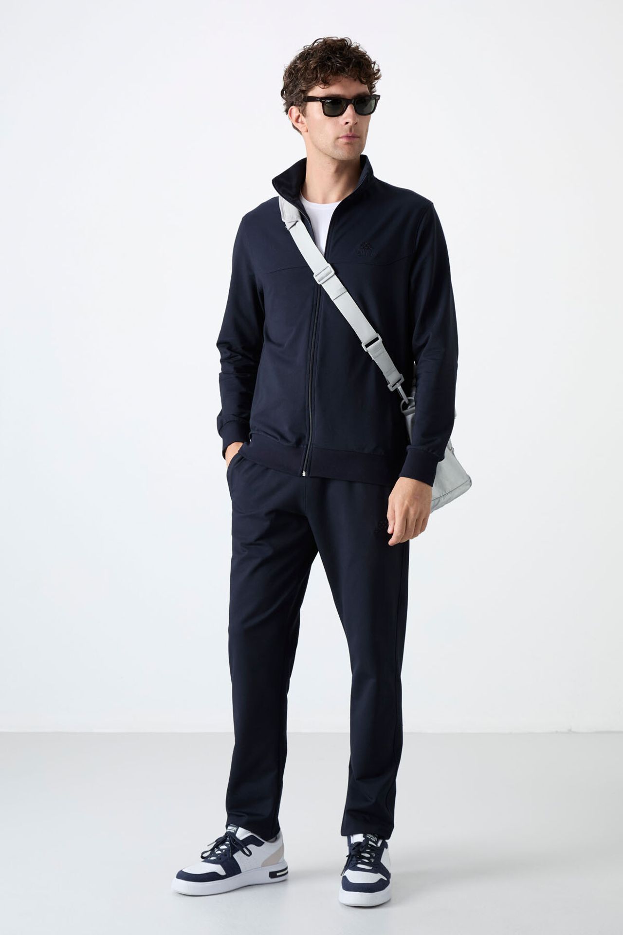 TOMMY Men's Relaxed Fit Zip-collar Sweatshirt And Pants Set 1