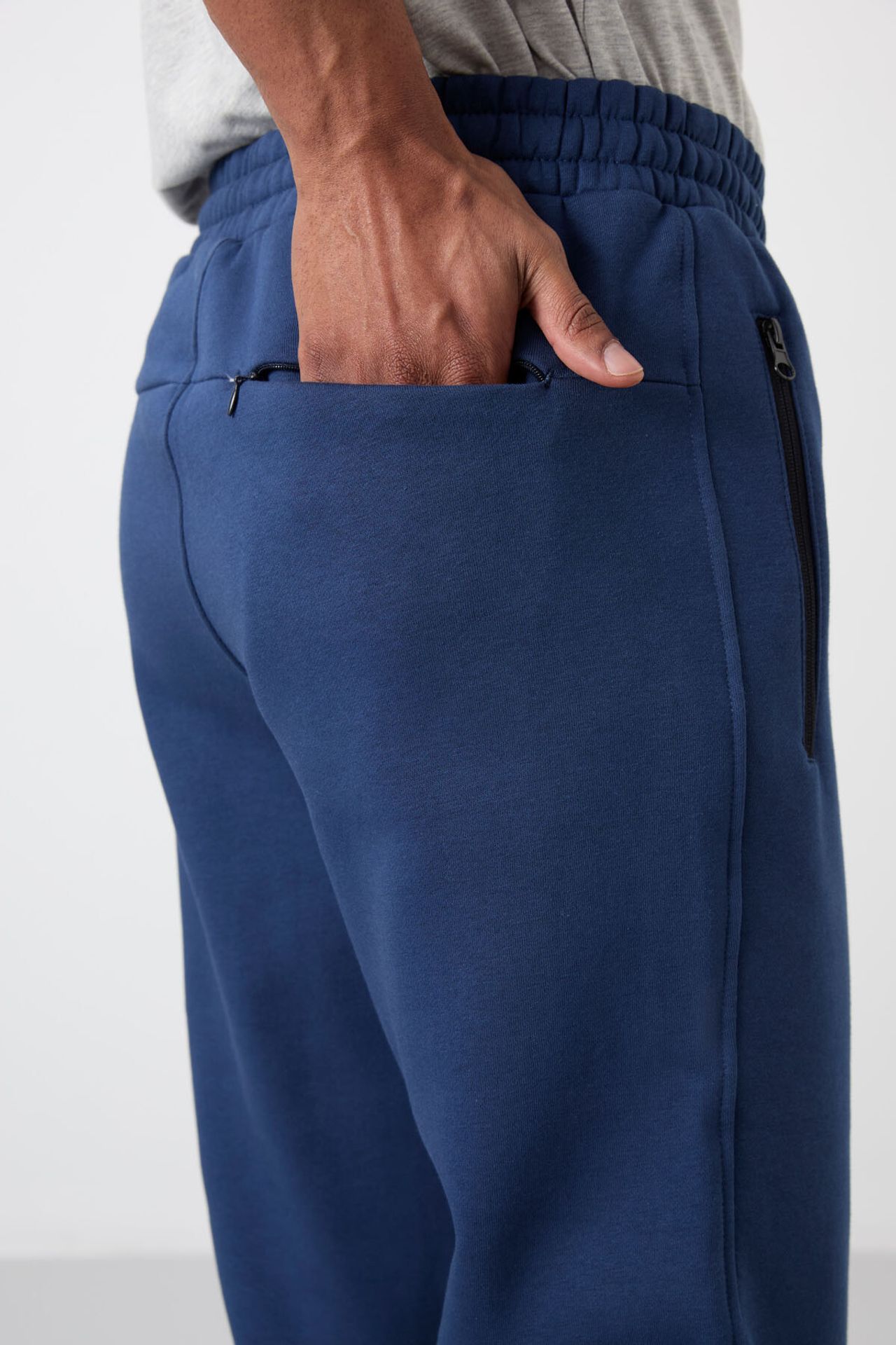 TOMMY Men's Regular Fit Fleece Sweatpants 5