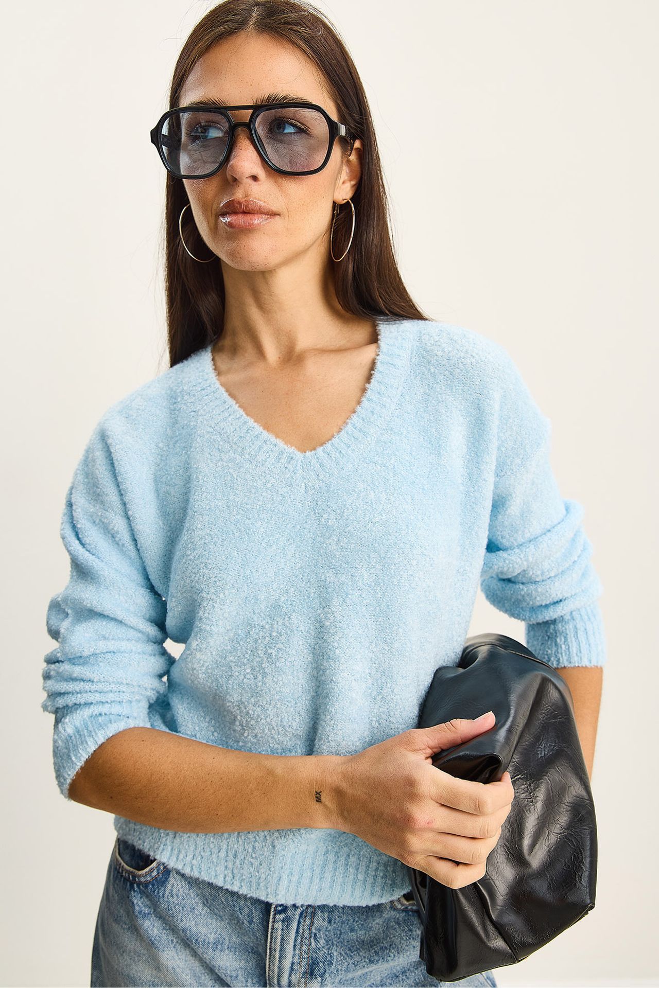 LUCCI V-Neck Textured Knit Sweater 3