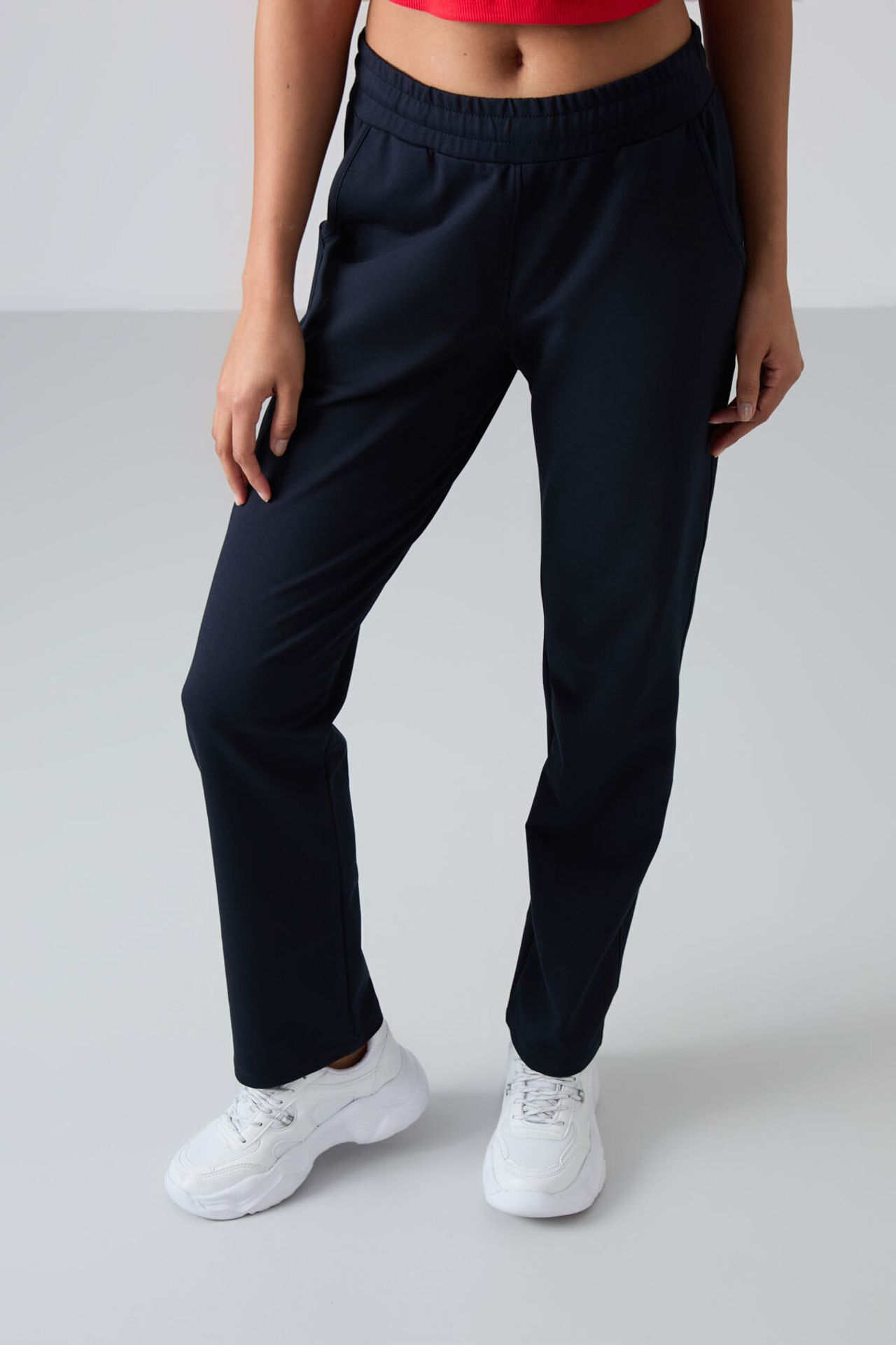 TOMMY Women’s Straight-Leg Fleece Sweatpants 4