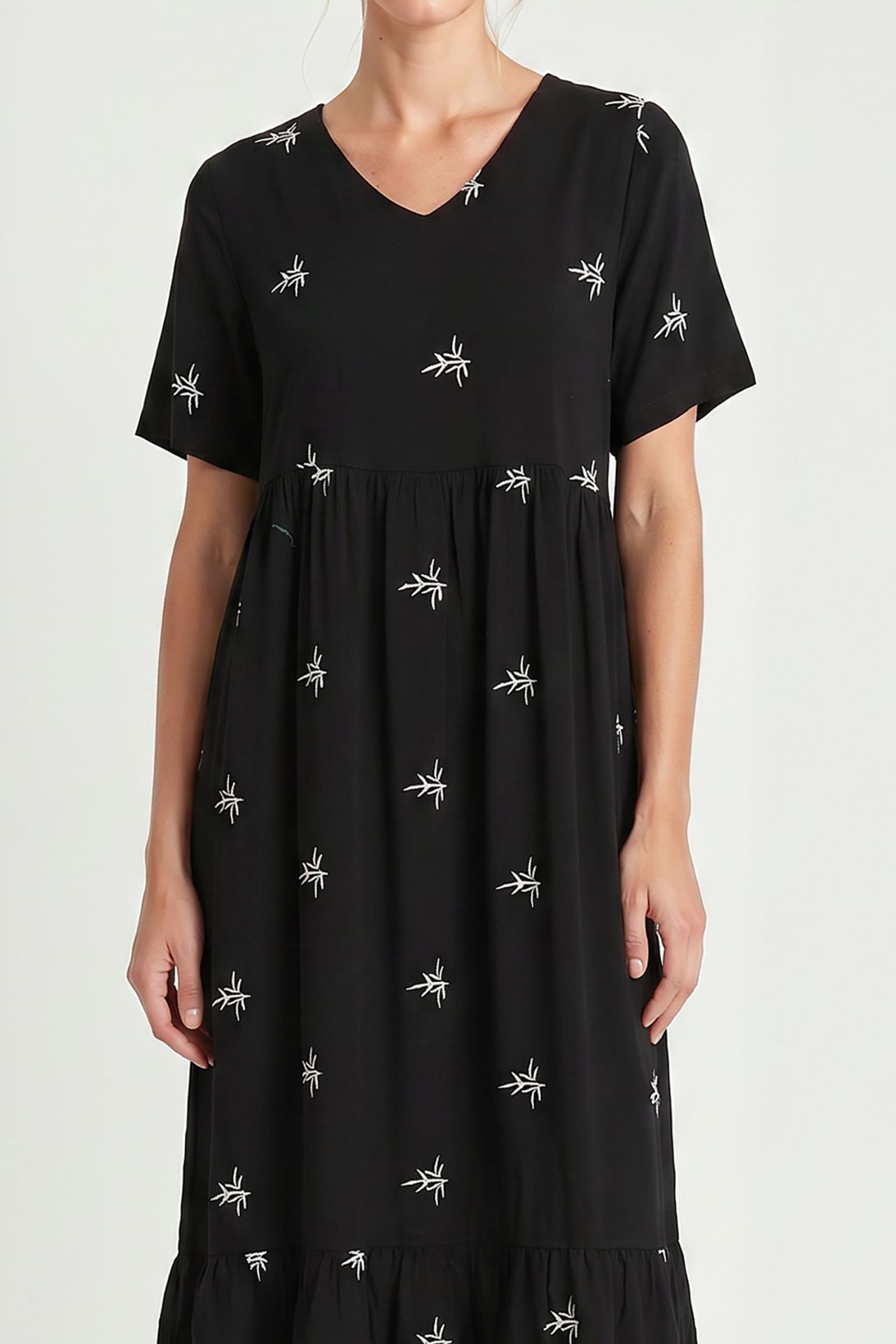 ISTANBUL Embroidered V-Neck Midi Dress 5
