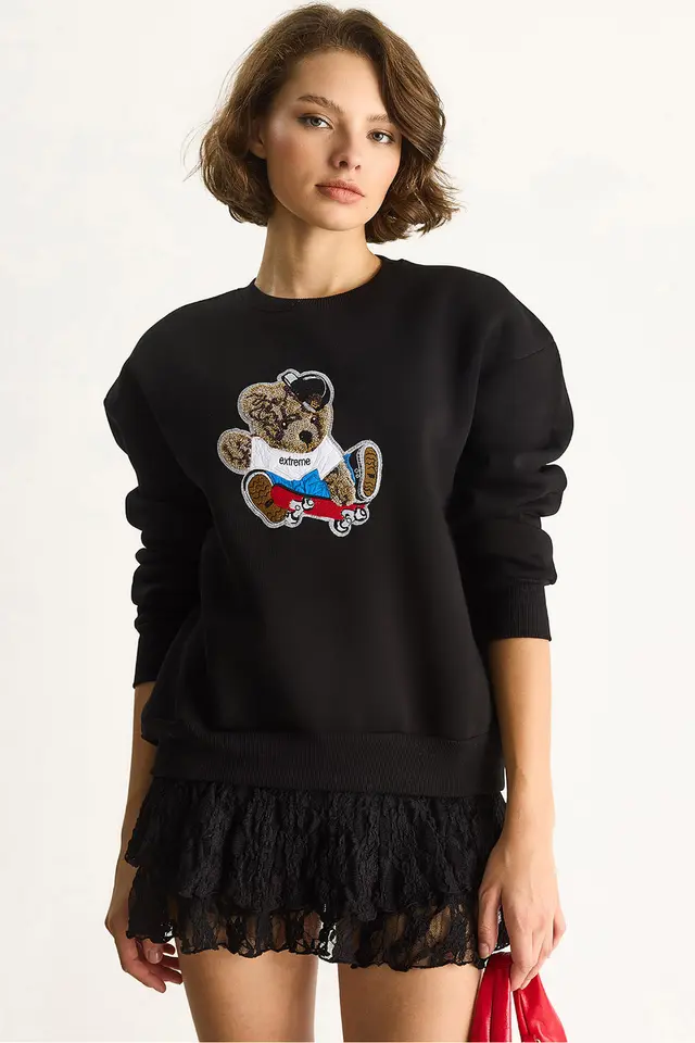 LUCCI Embroidered Crew Neck Long Sleeve Sweatshirt