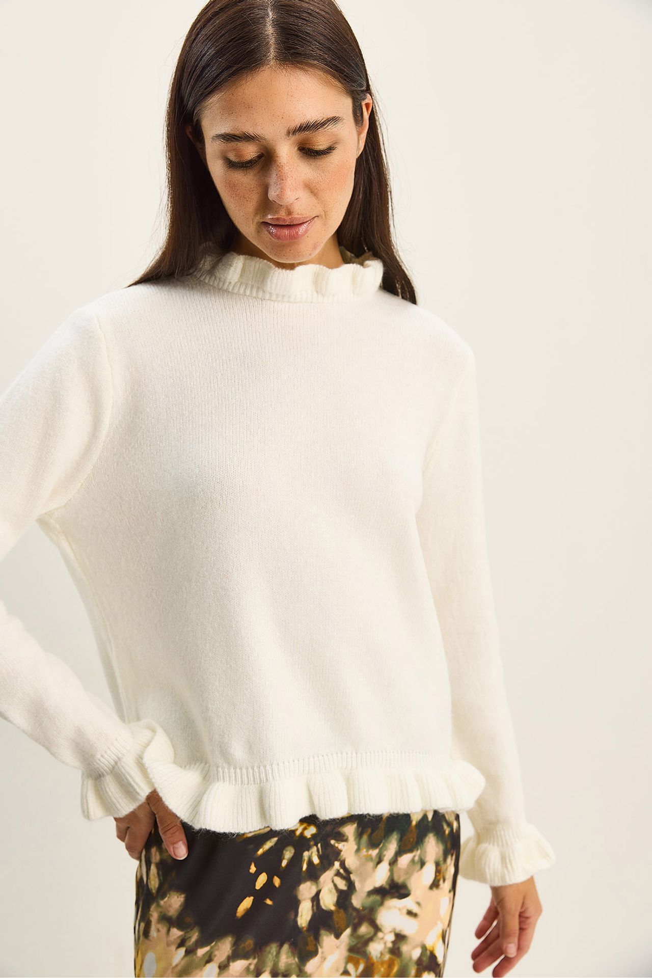 LUCCI Frilly Half-Turtleneck Button Knit Sweater 5