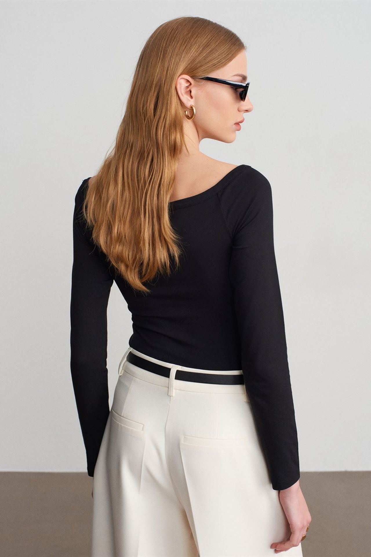 DILVIN Slim-fit Boat Neck Bodysuit Blouse 2