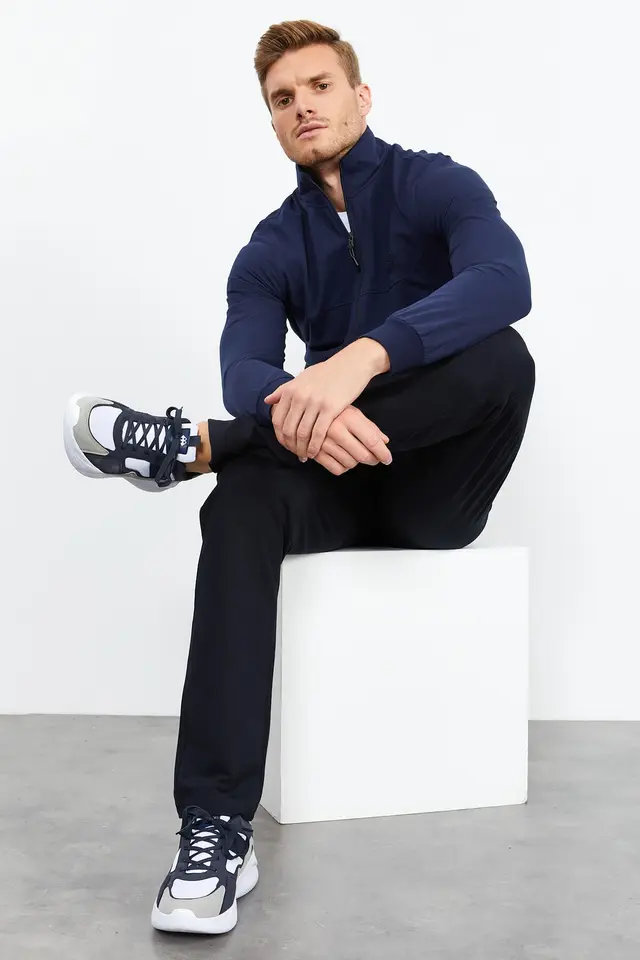 TOMMY Men's Zip-Front Sweatshirt And Pants Set