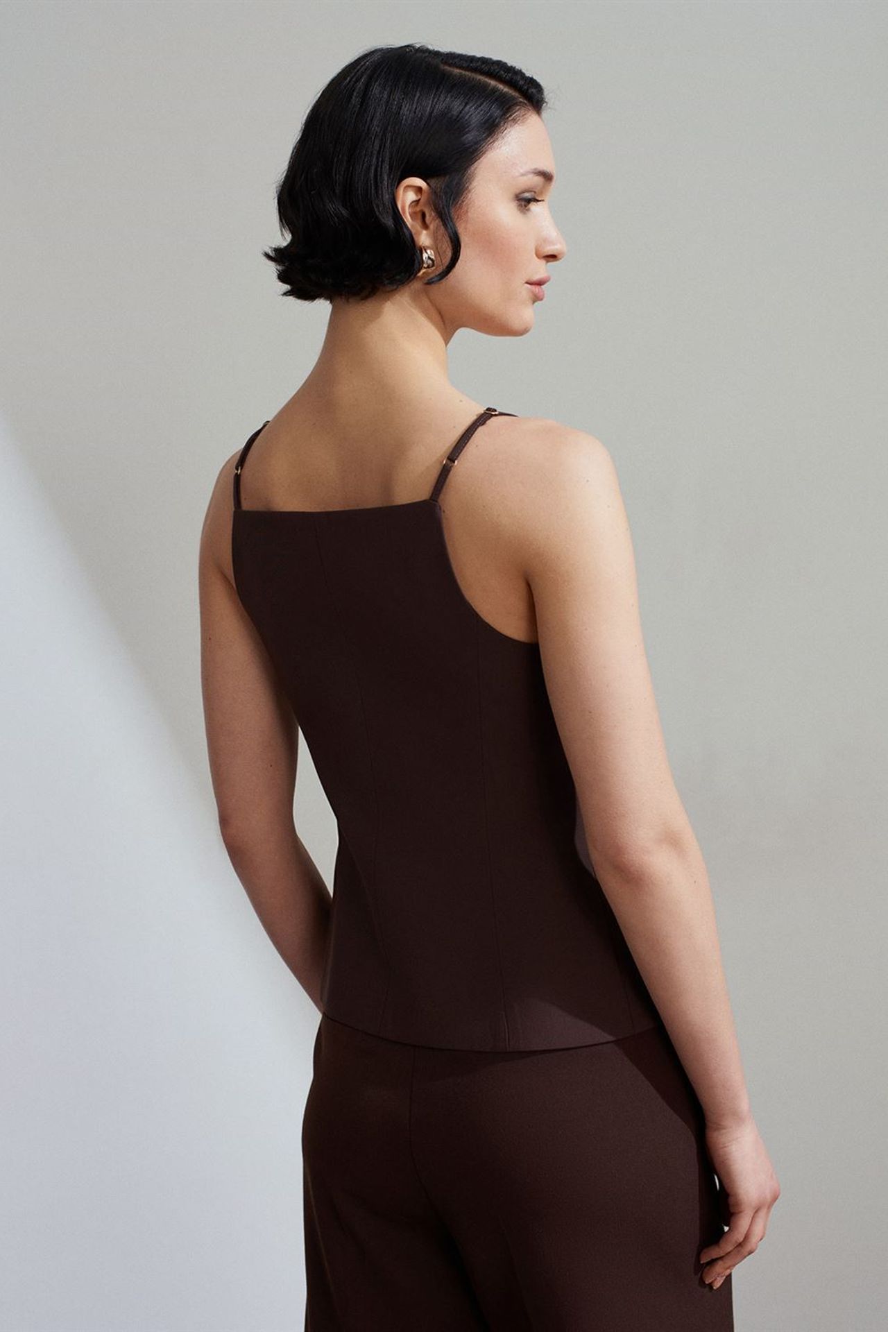 DILVIN Fitted Crepe Waistcoat With Square Collar 2