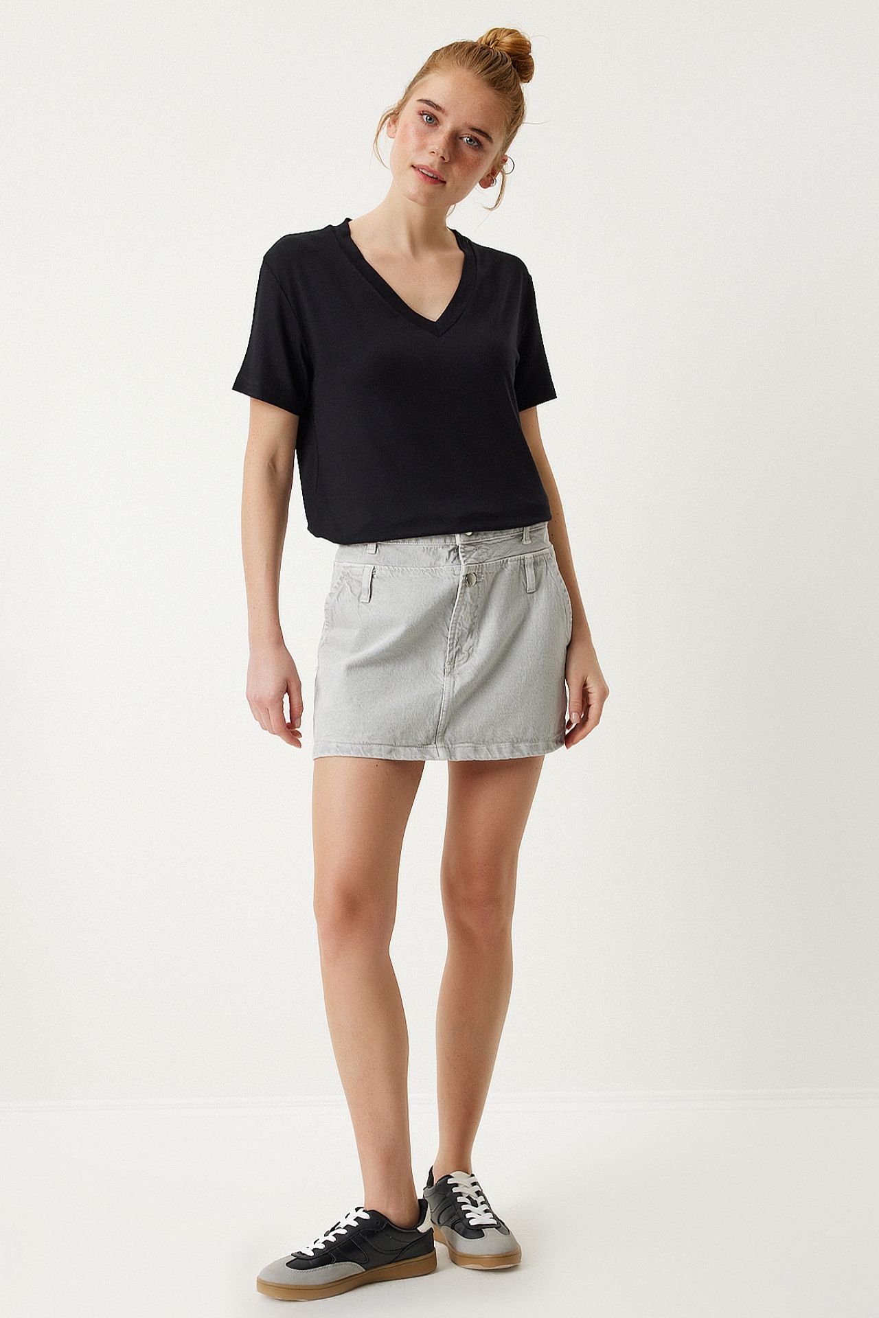 ISTANBUL V-Neck Short Sleeve Plain T-Shirt 3