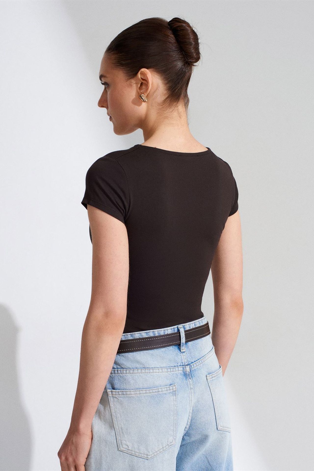 DILVIN Slim Fit V-Neck Knit Blouse 2