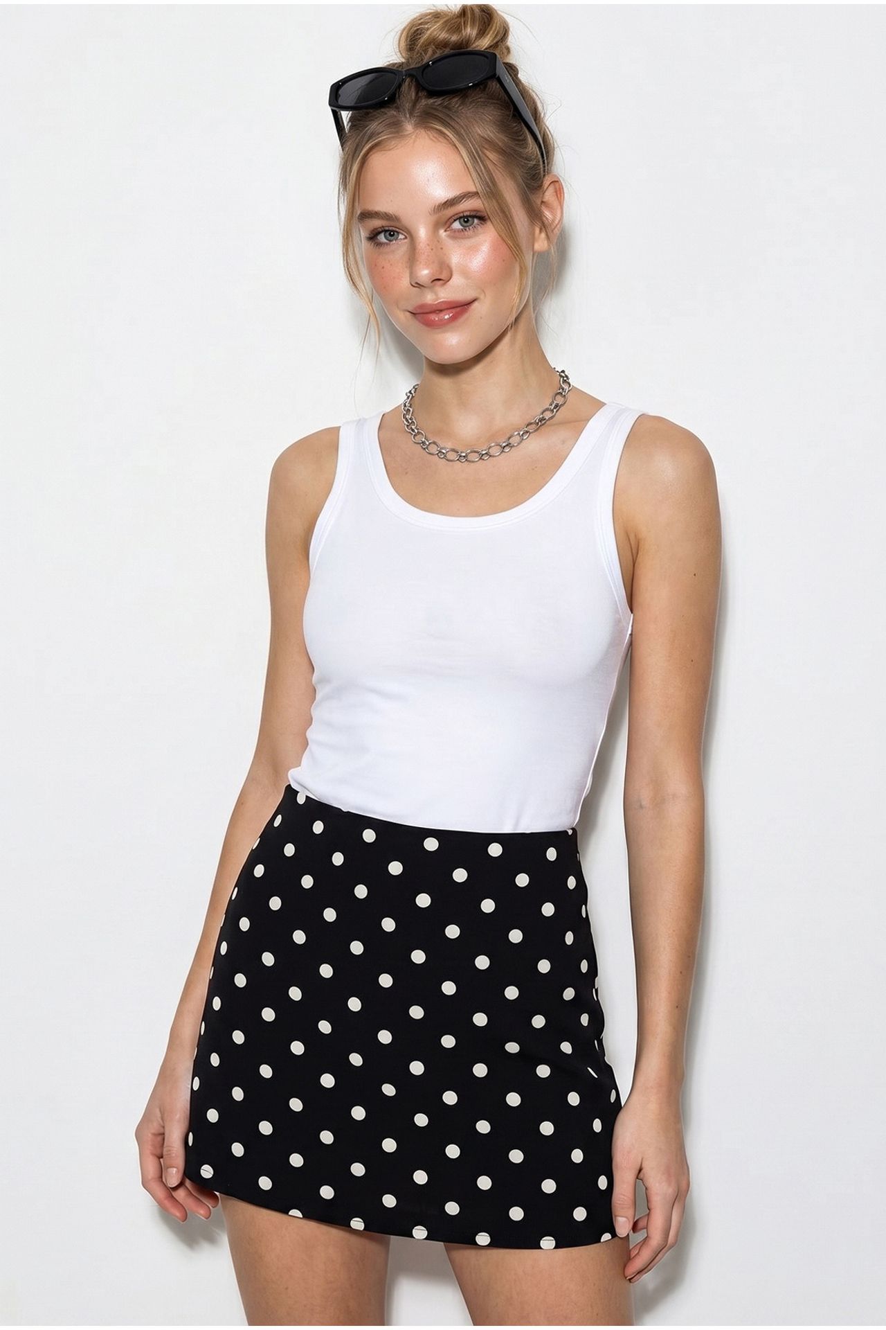 LUCCI Fitted Sleeveless Crew Neck Cami 1