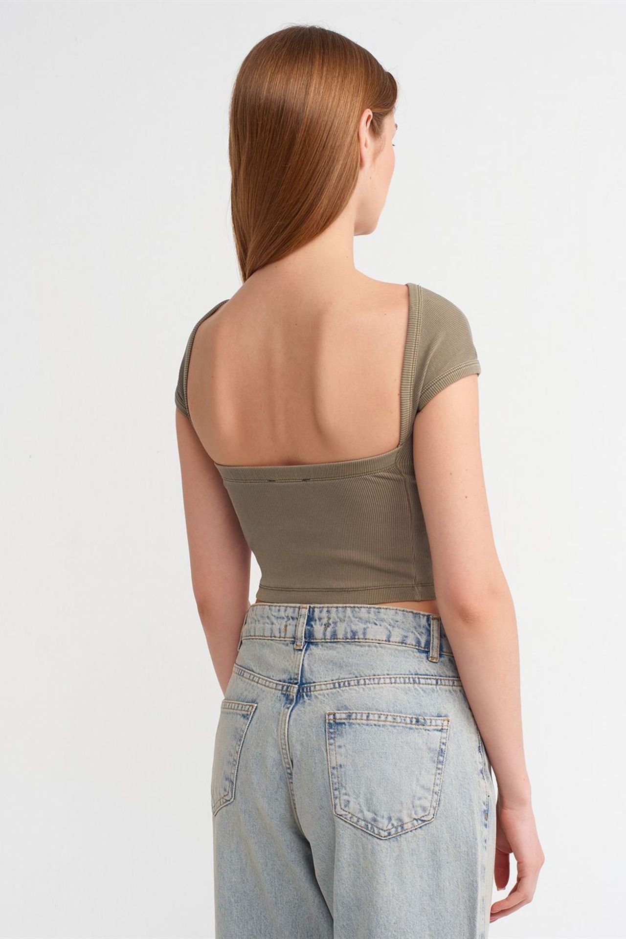 DILVIN Women's Crop T-Shirt With Square Neck And Cut-Out 2