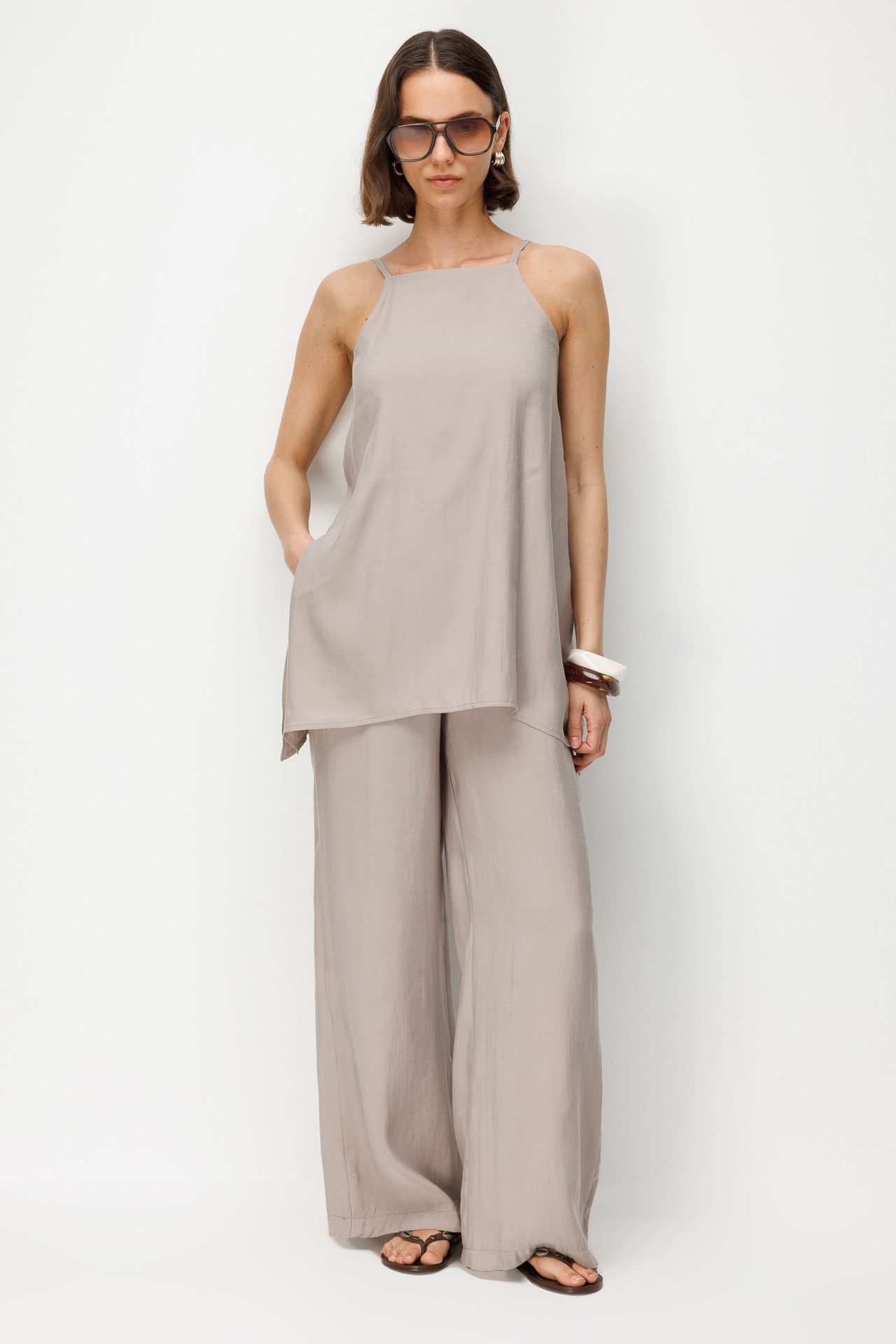 MIXRAY Wide-Leg Halter Jumpsuit 3