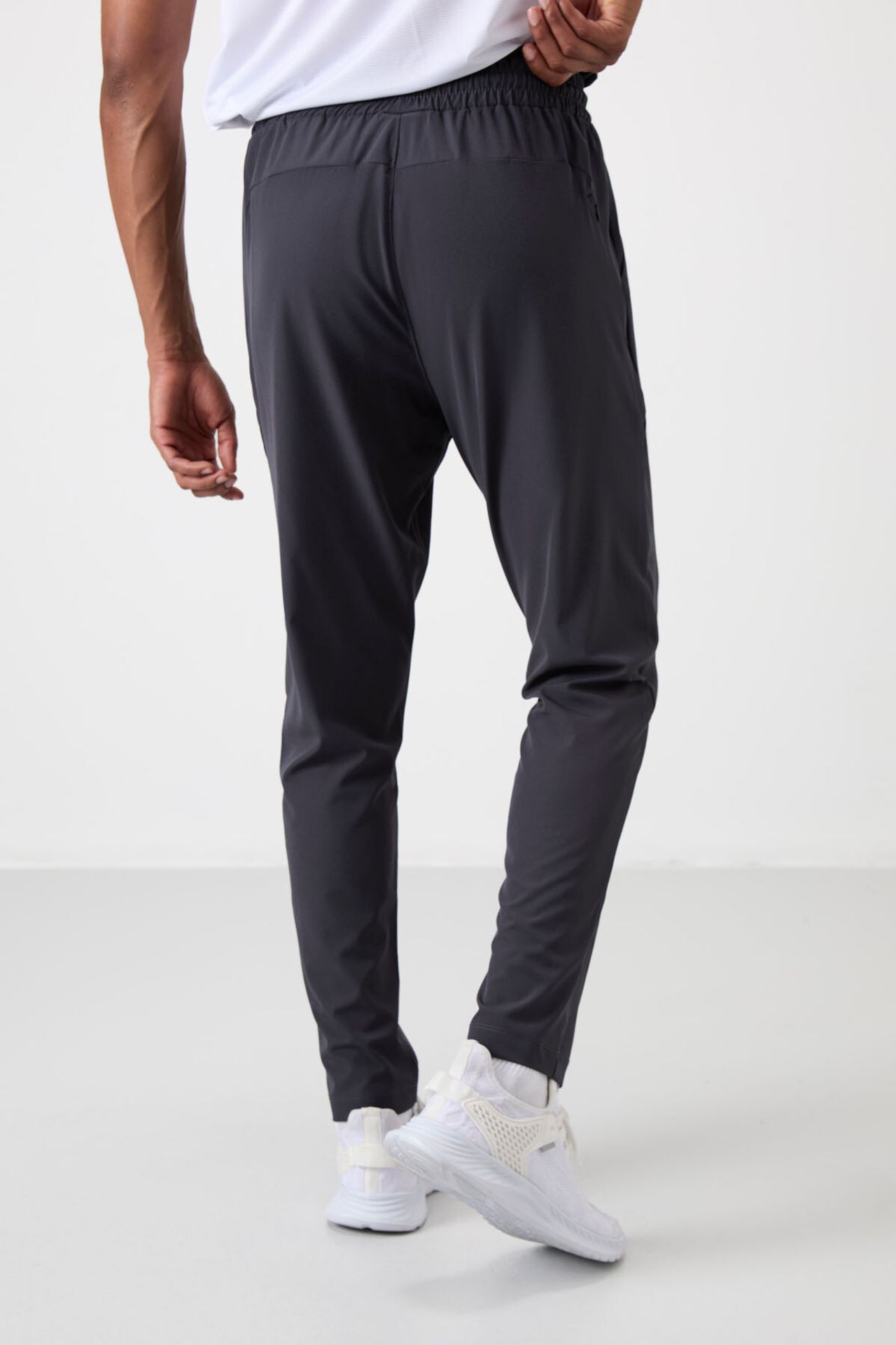 TOMMY Men's Straight-leg Seamless Sweatpants 6