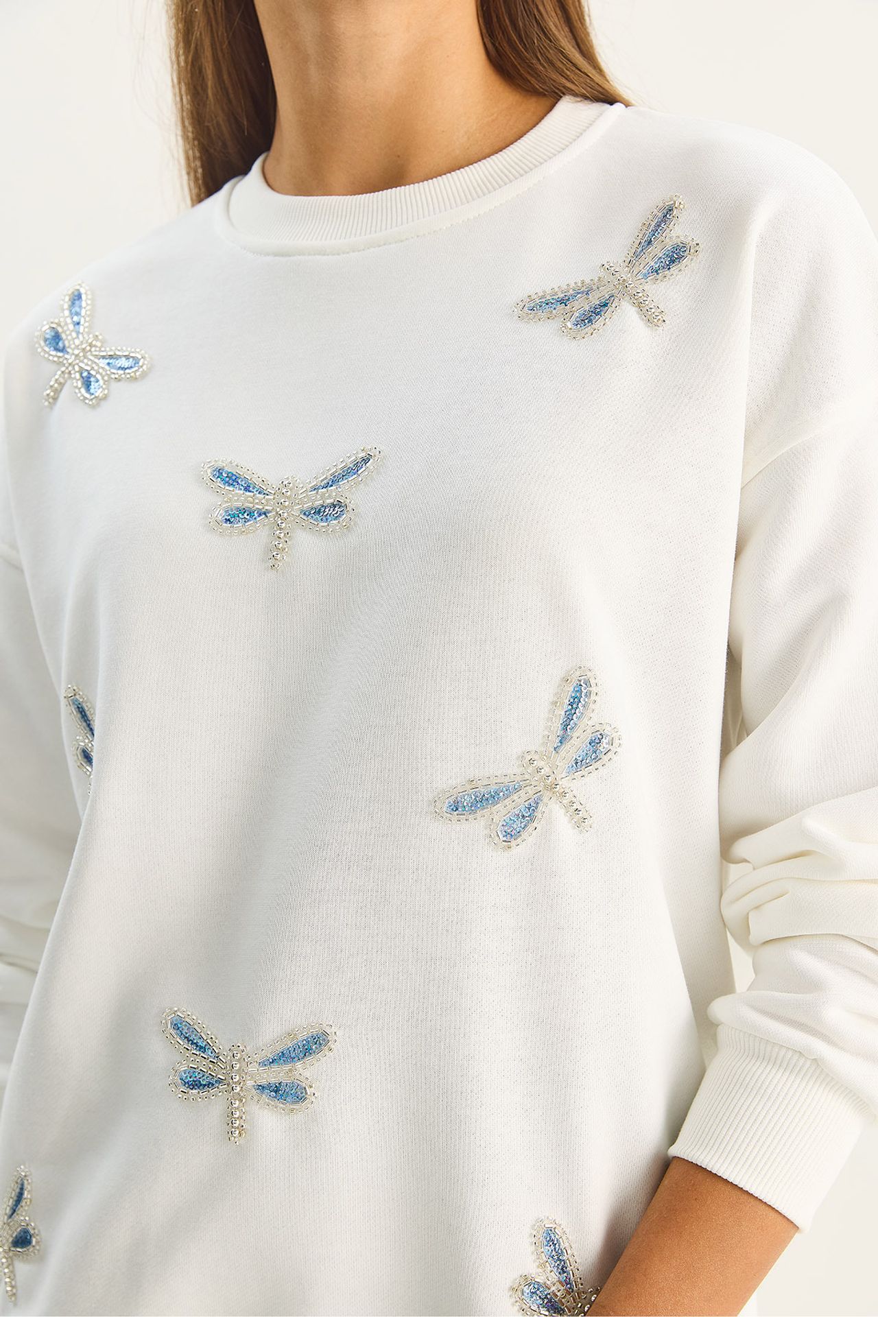 Dragonfly Embroidered Crew Neck Sweatshirt 6