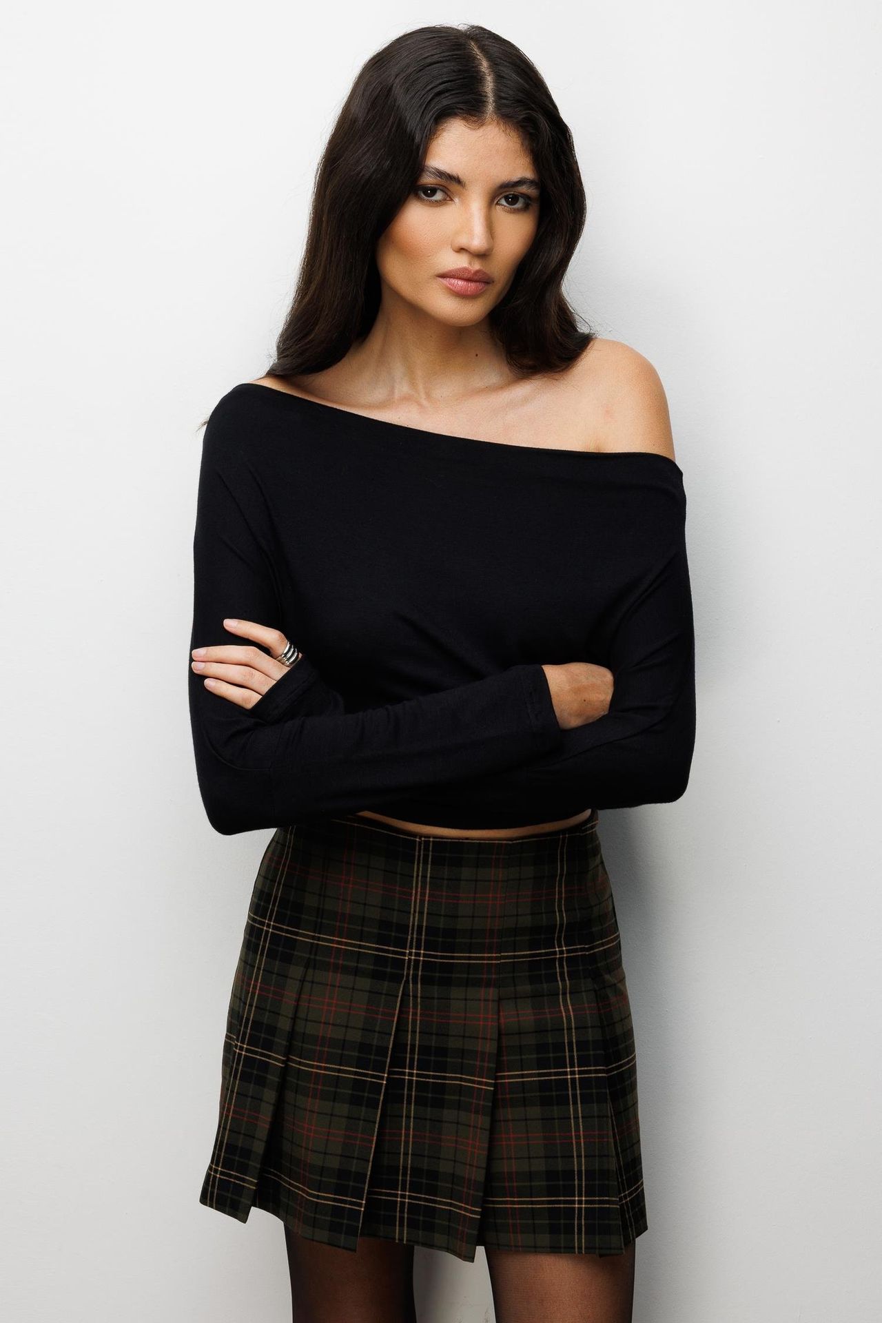 MIXRAY Asymmetrical Collar Slim Fit Crop Blouse with Cut Out 3