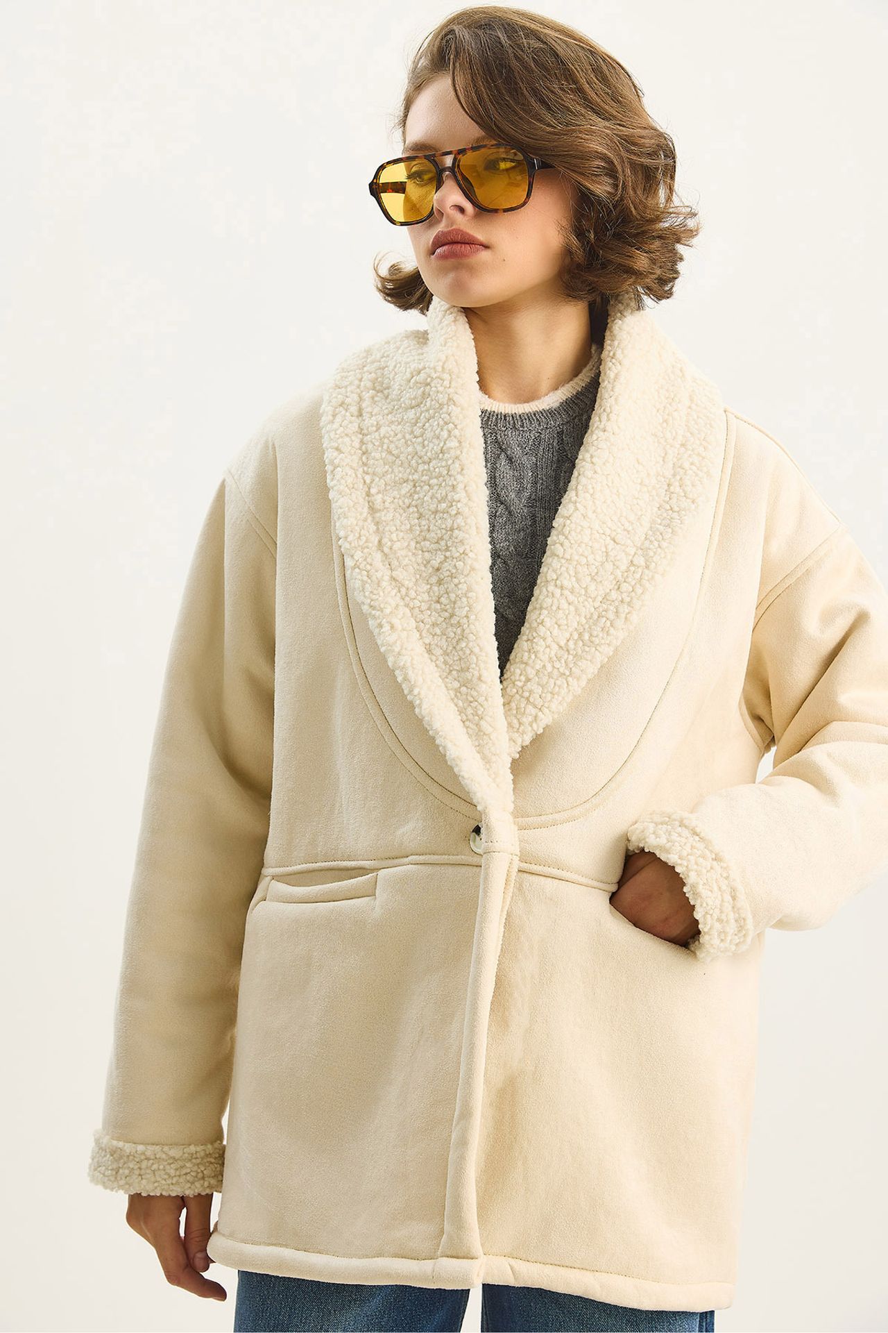LUCCI Faux Fur Detailed Buttoned Coat 5