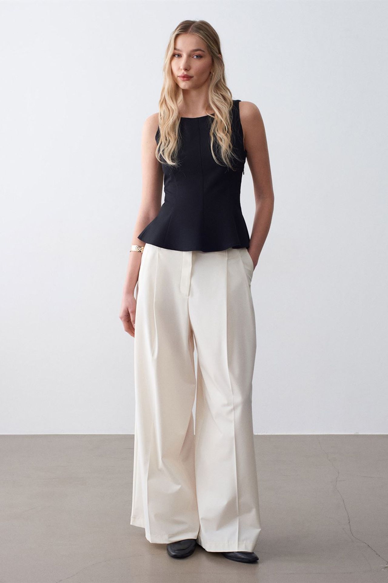 DILVIN Fitted Sleeveless Crepe Peplum Blouse 4