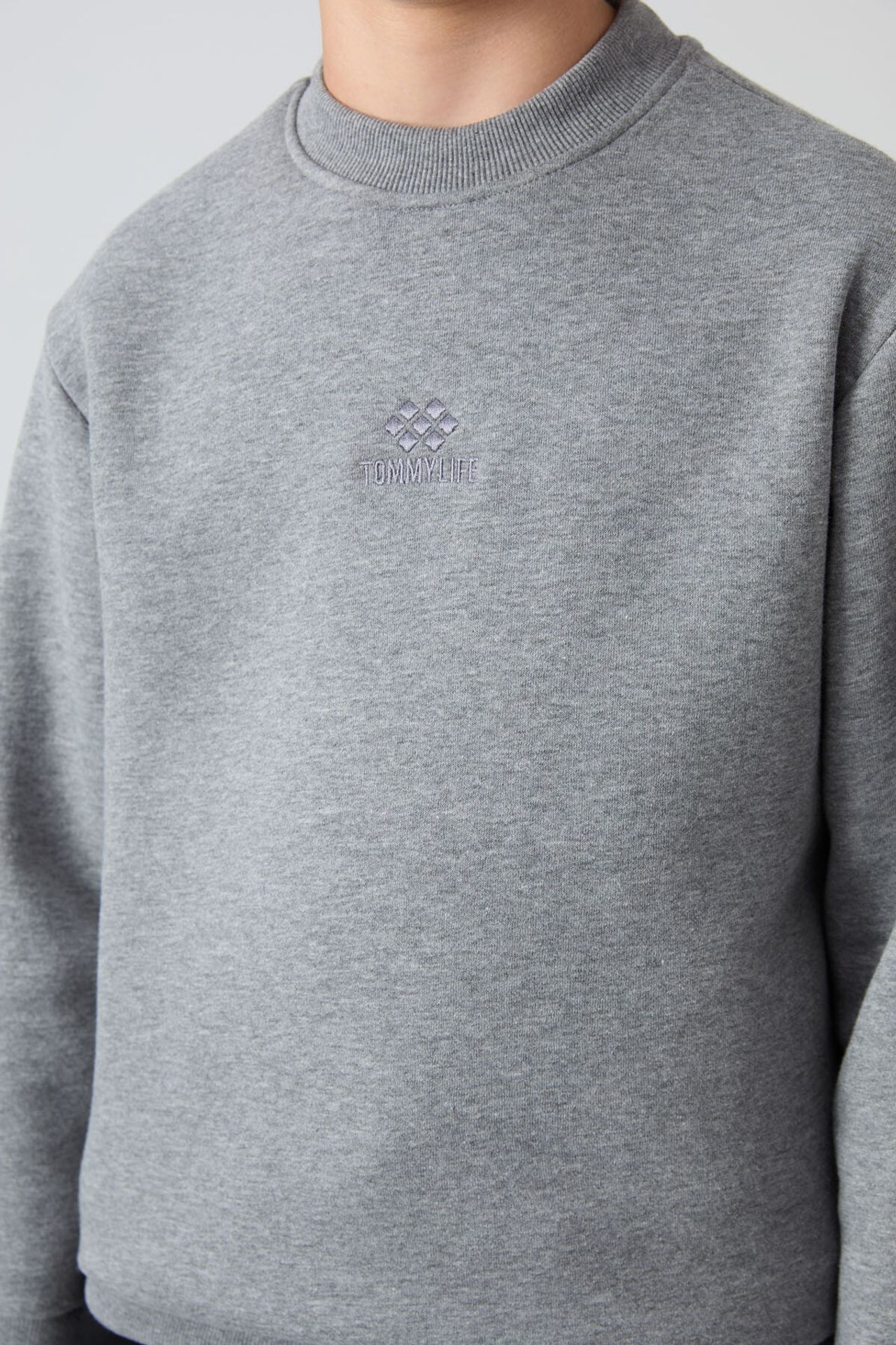 TOMMY Youth Crew Neck Embroidered Sweatshirt 3