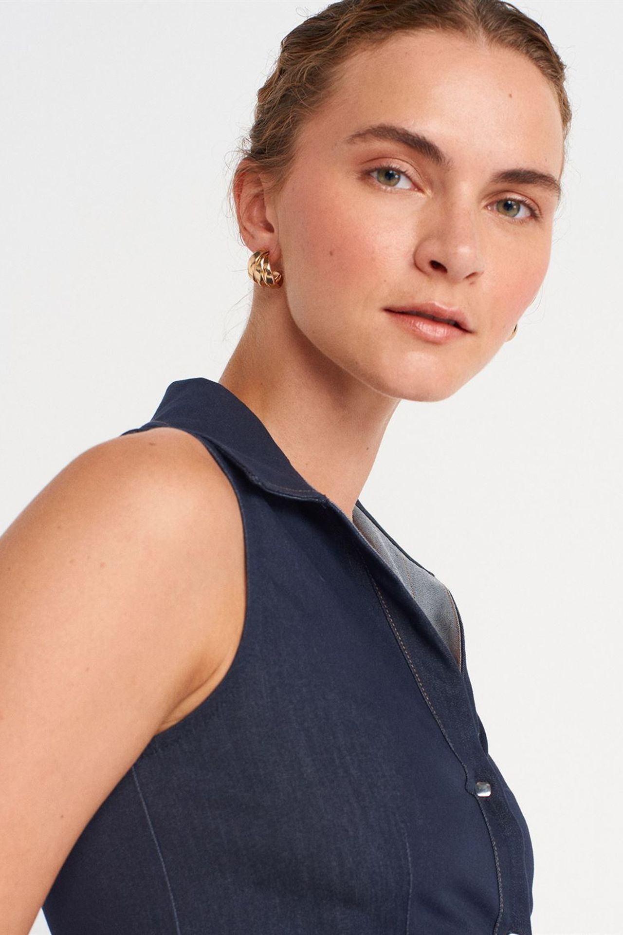 DILVIN Fitted Sleeveless Crop Shirt 3