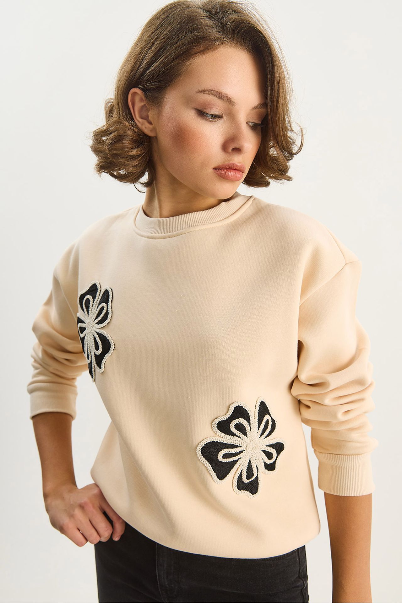 LUCCI Embroidered Crew Neck Cotton Sweatshirt 2