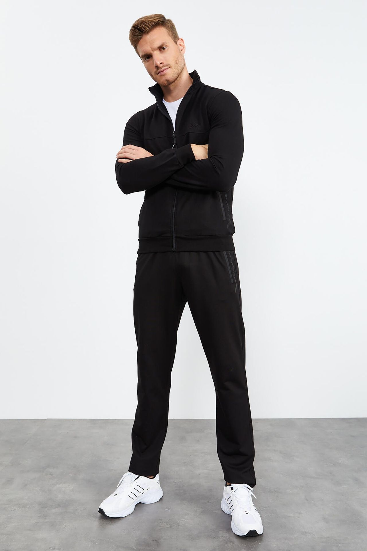 TOMMY Men's Zip-Front Sweatshirt And Pants Set 1