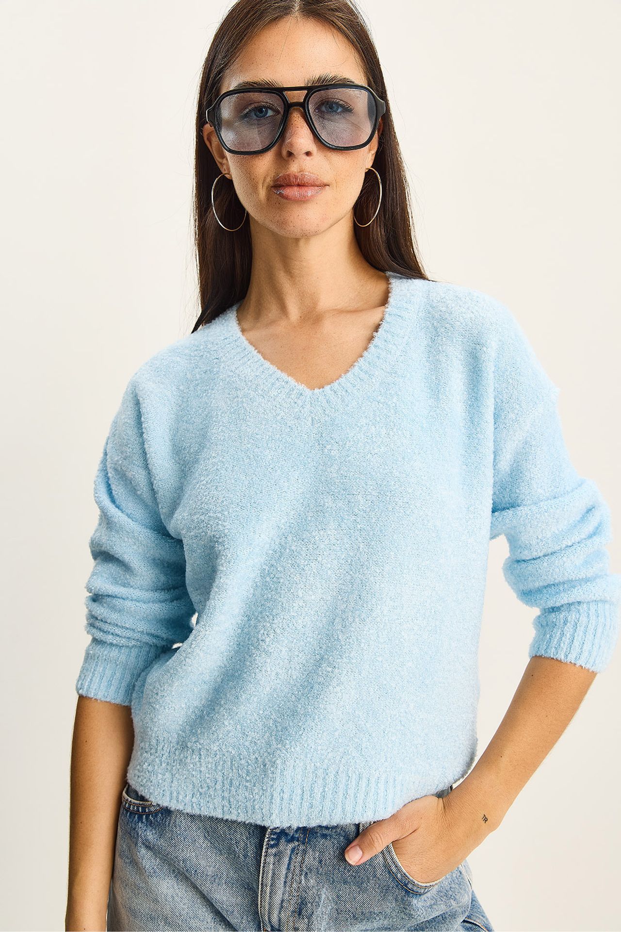 LUCCI V-Neck Textured Knit Sweater 4