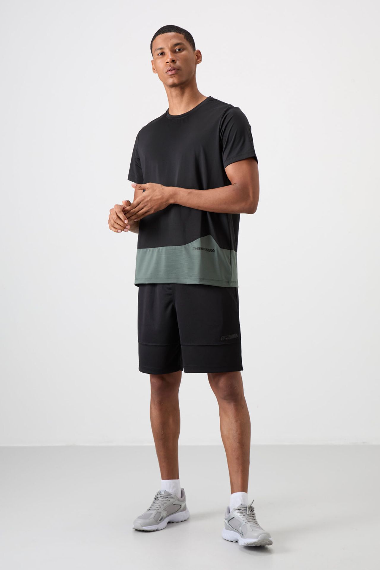 TOMMY Color Blocked Crew Neck T-Shirt 2