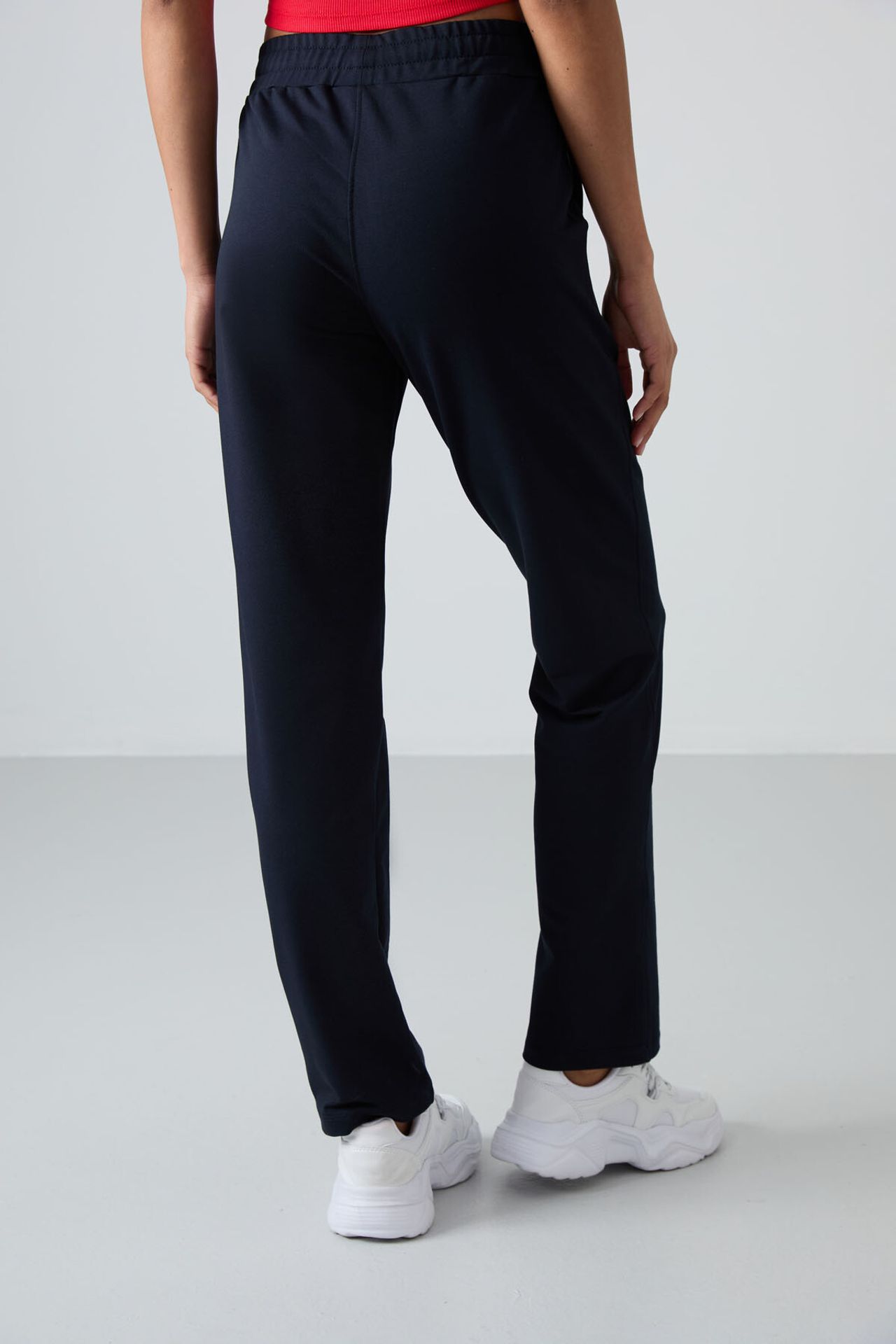 TOMMY Women’s Straight-Leg Fleece Sweatpants 5
