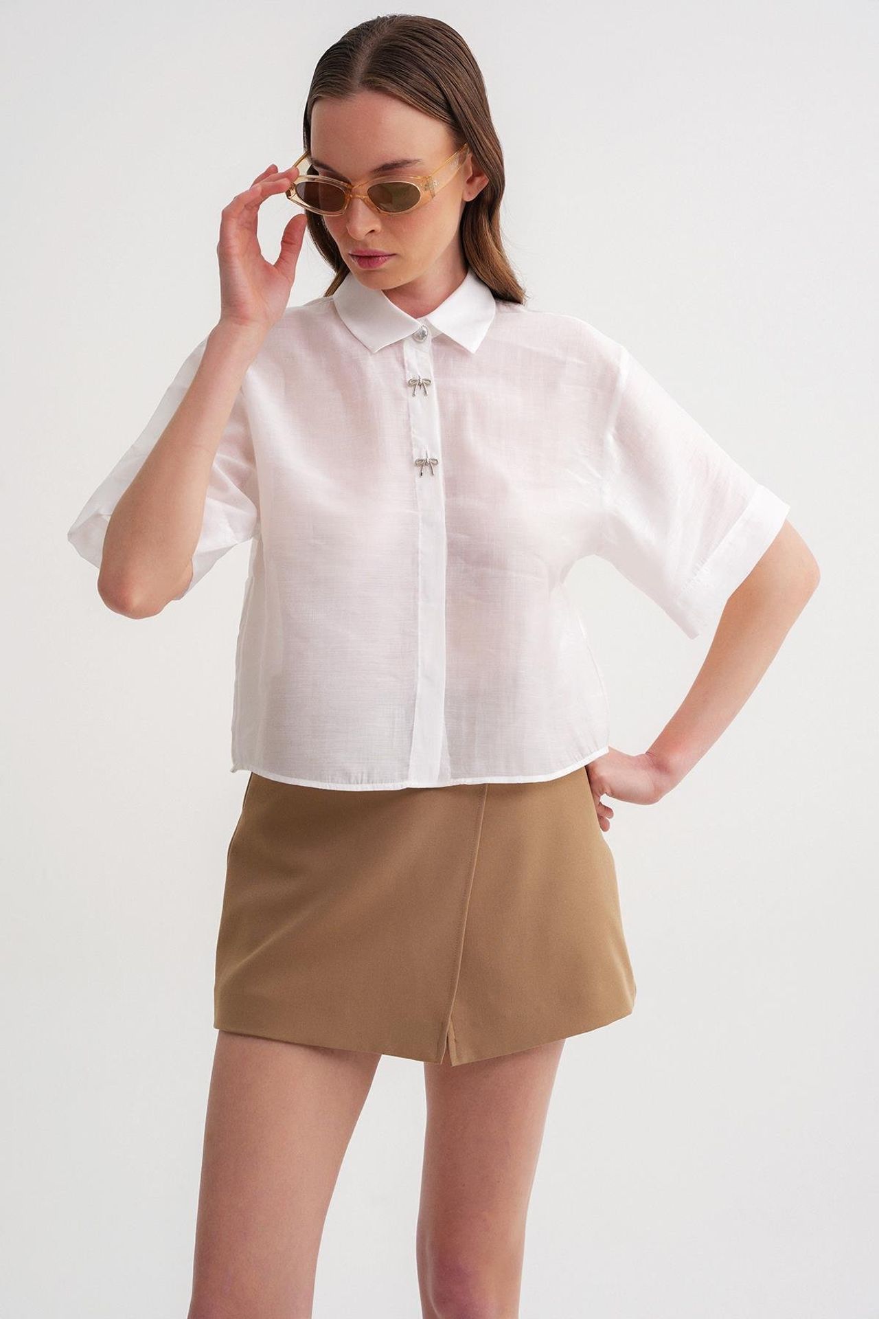 Mixray Short Sleeve Crop Shirt with Stone Accessories 1